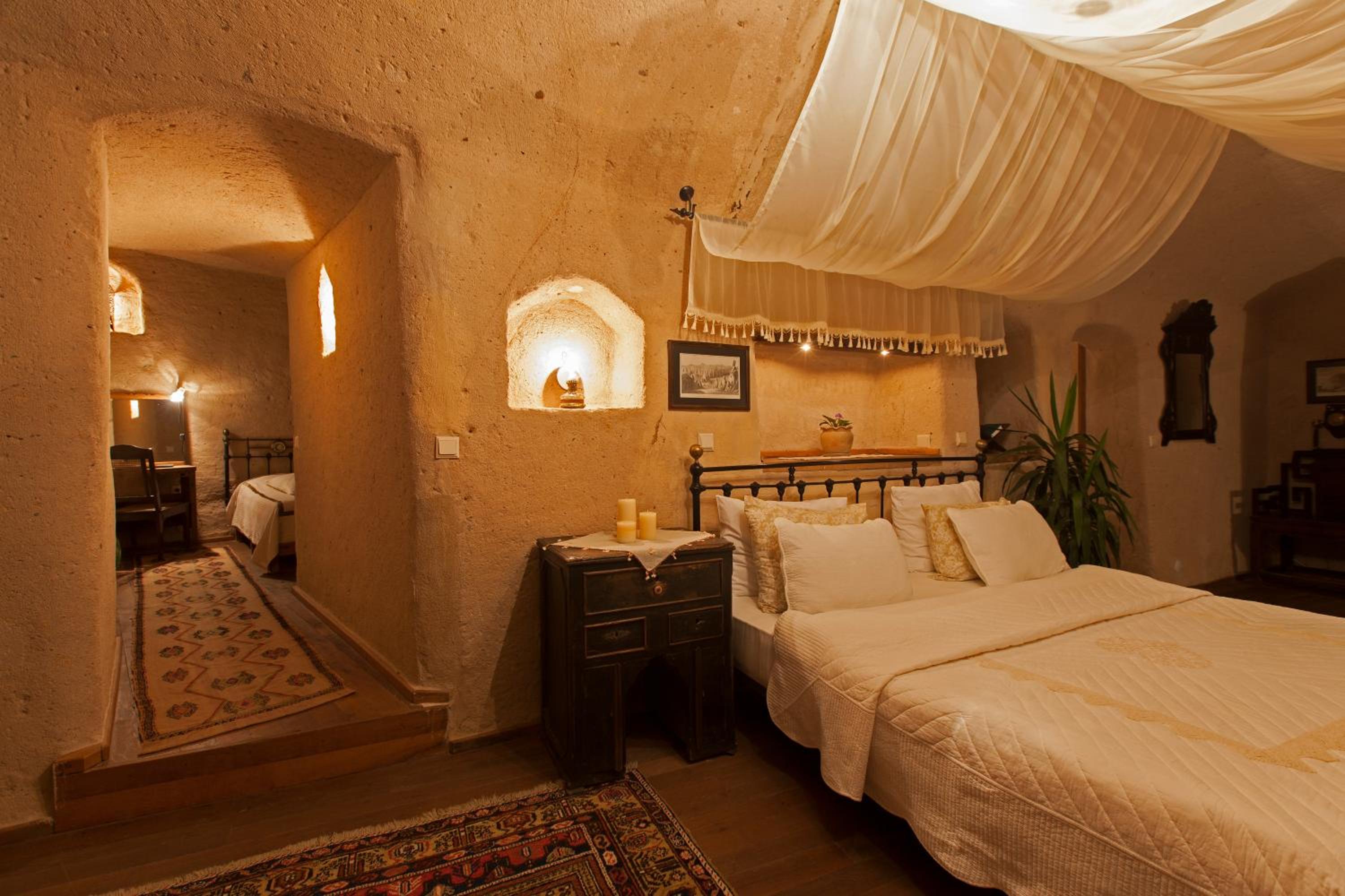 Suite - Photo 1
