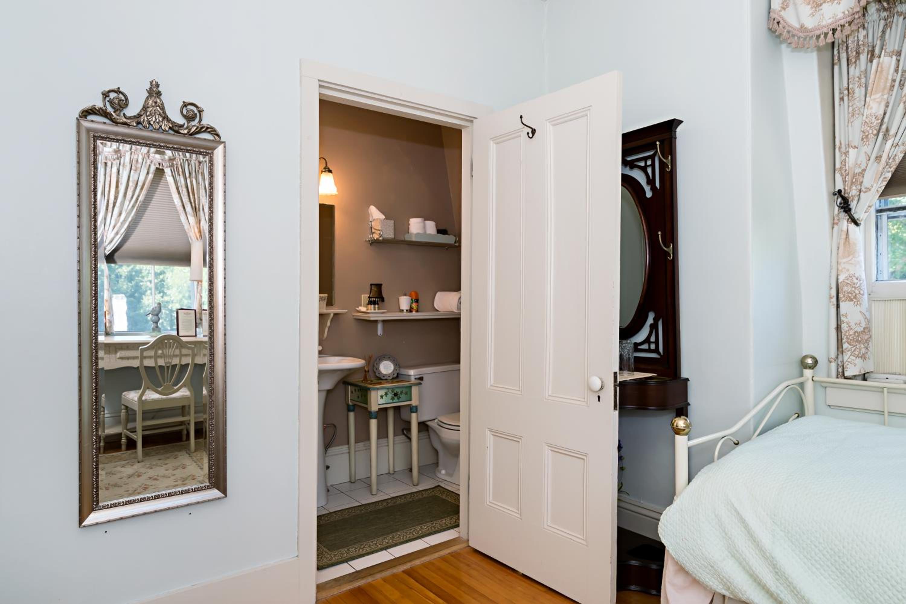 Vivienne Room photo 3