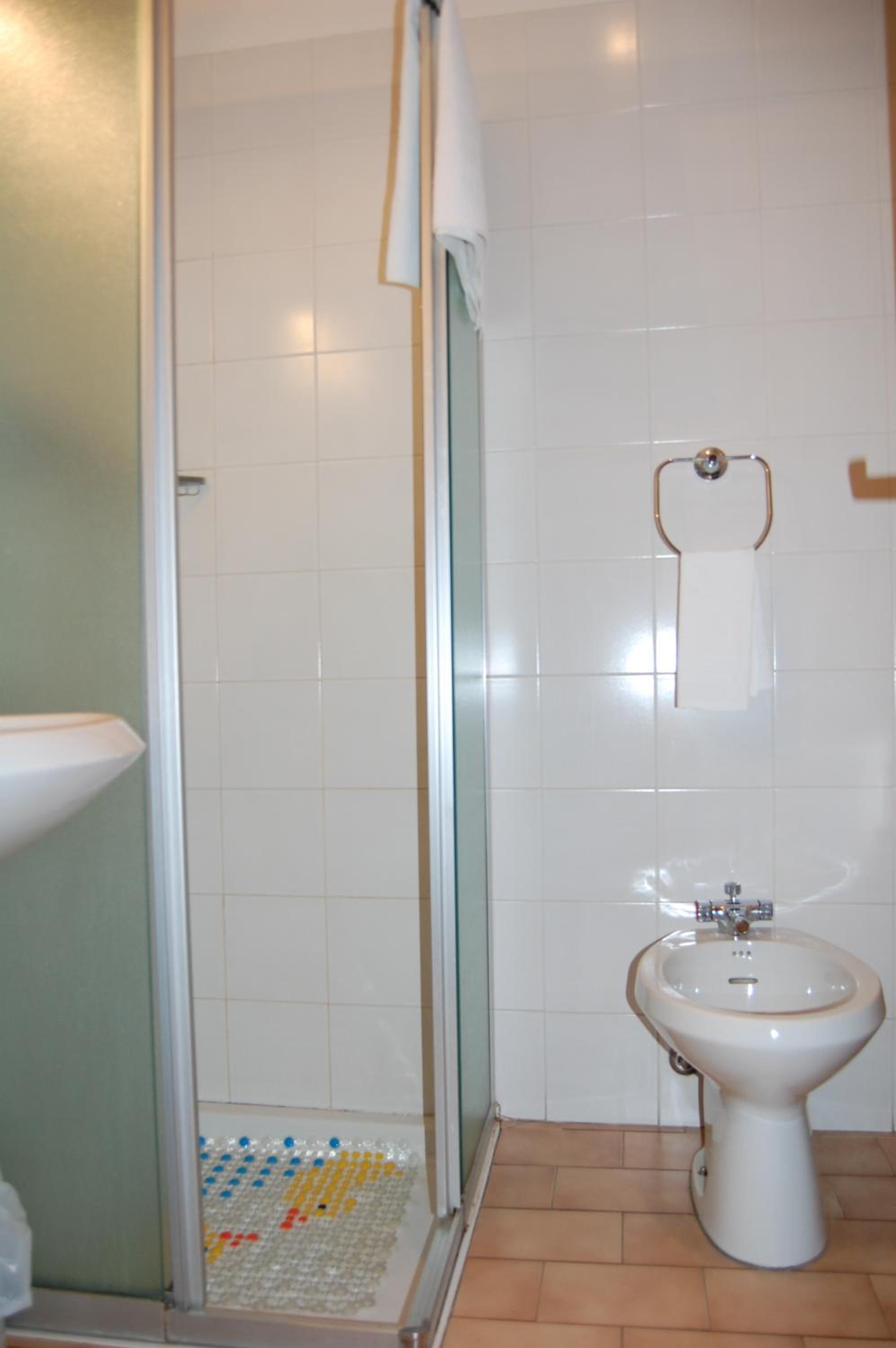 Double or Twin Room - Photo 3