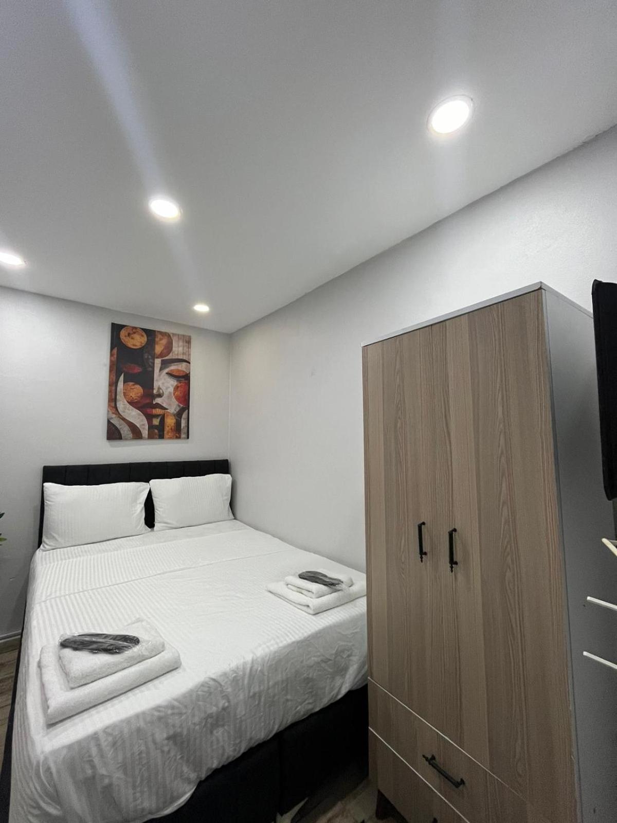 Studio Apartment with One Double Bed