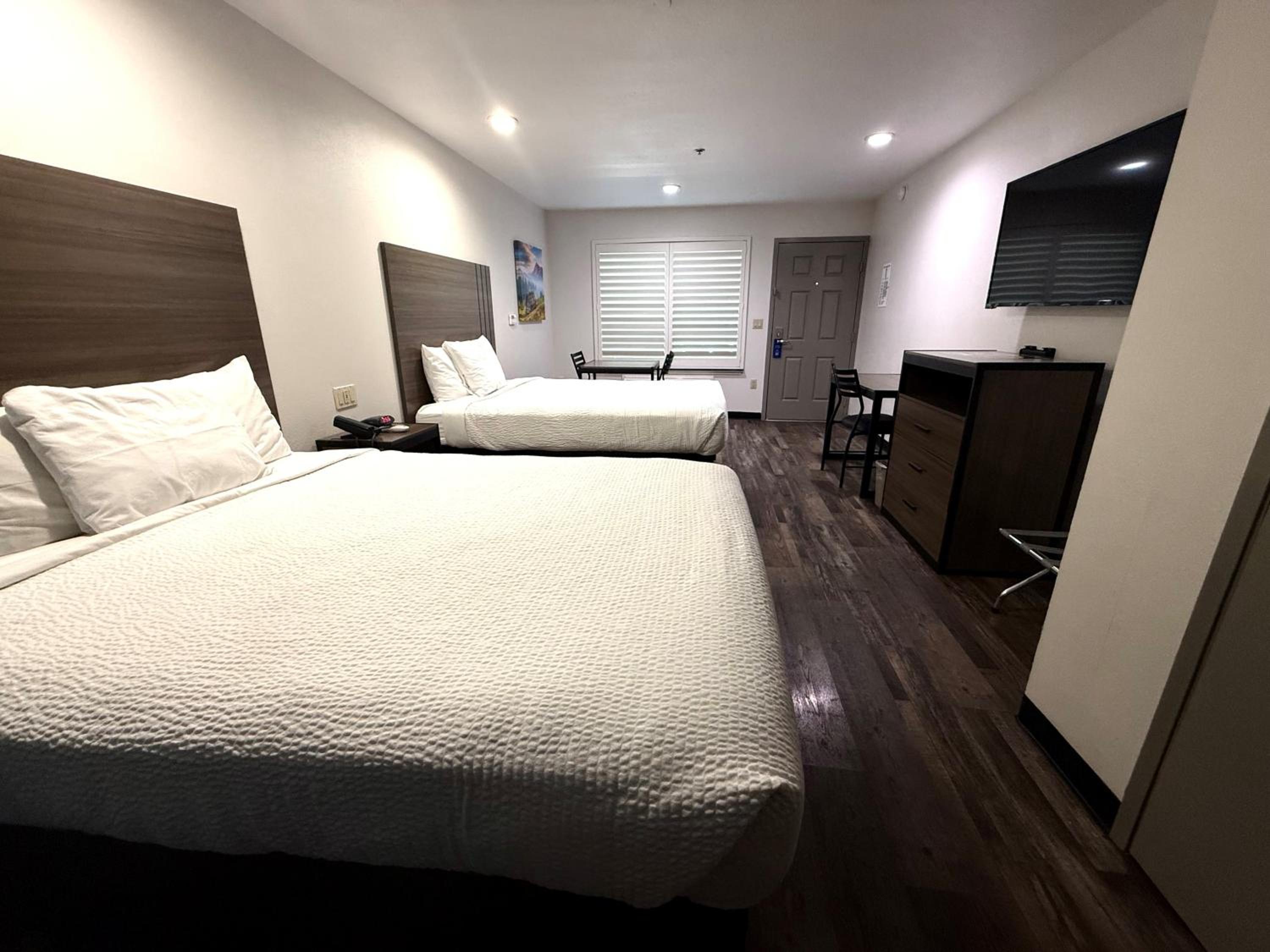 2 Queen Beds, Hearing Accessible Room, Non-Smoking