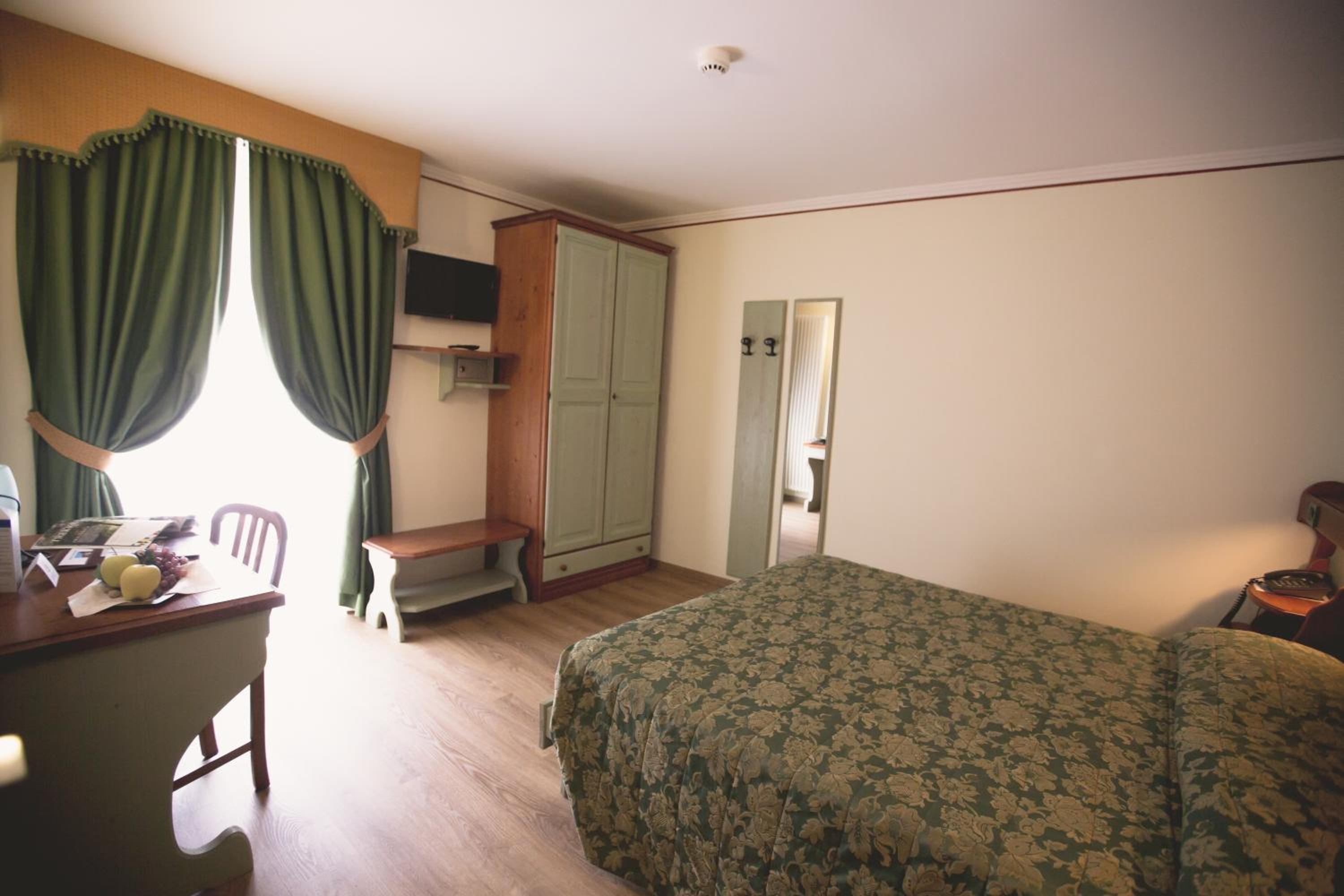 Comfort Twin Room with Balcony - Photo 5