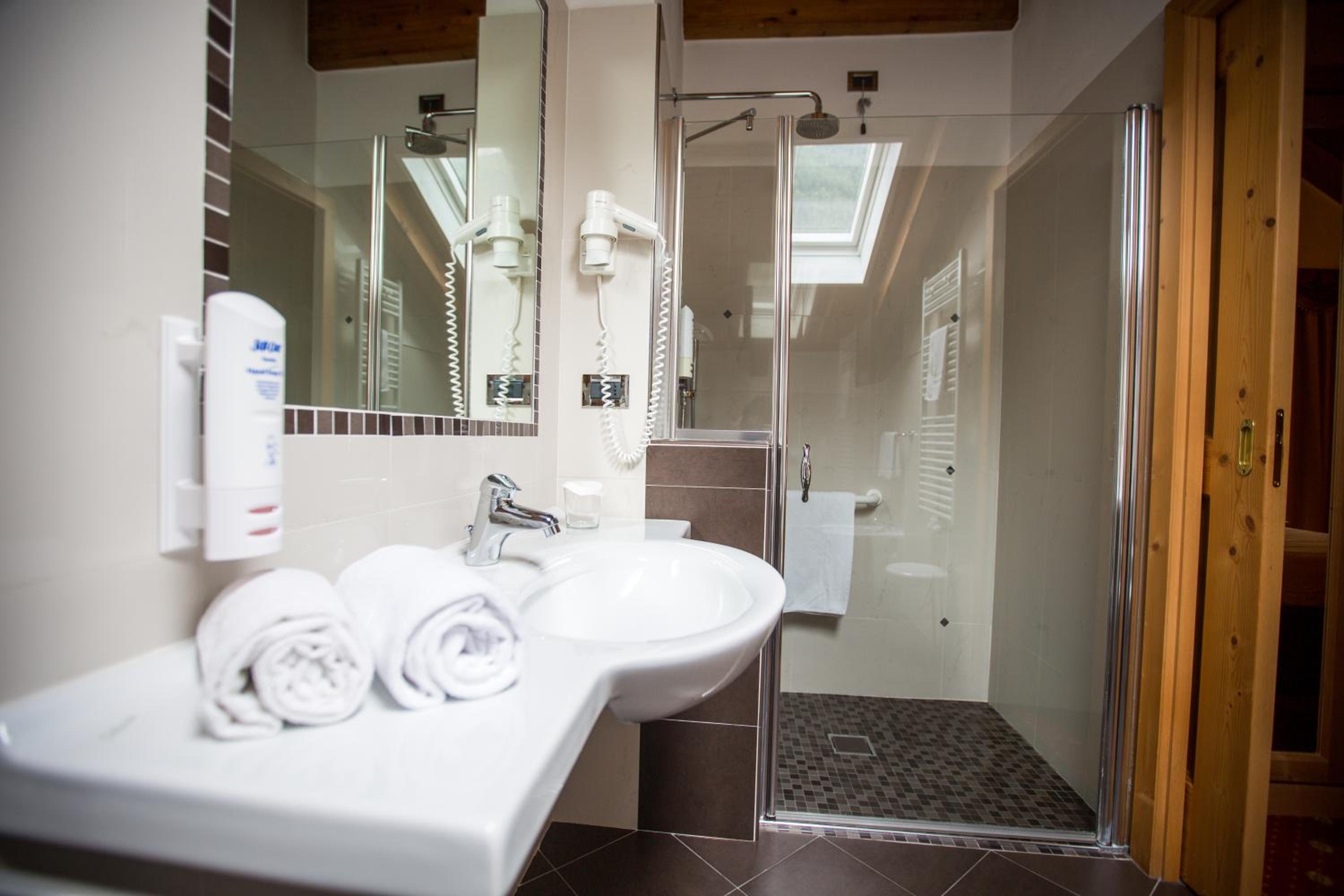 Superior Double or Twin Room with Balcony - Photo 16