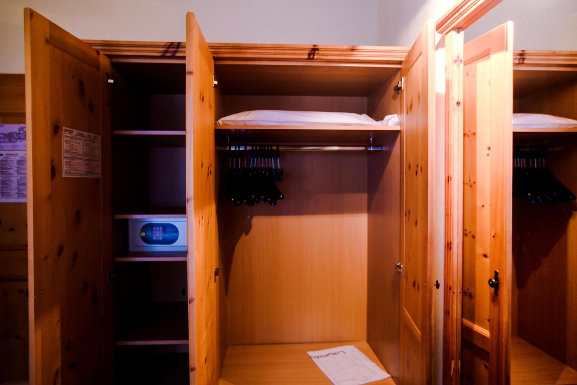 Superior Double or Twin Room with Balcony - Photo 24