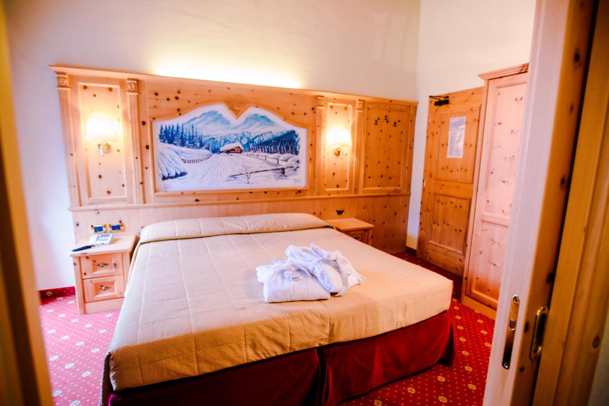 Superior Double or Twin Room with Balcony - Photo 21