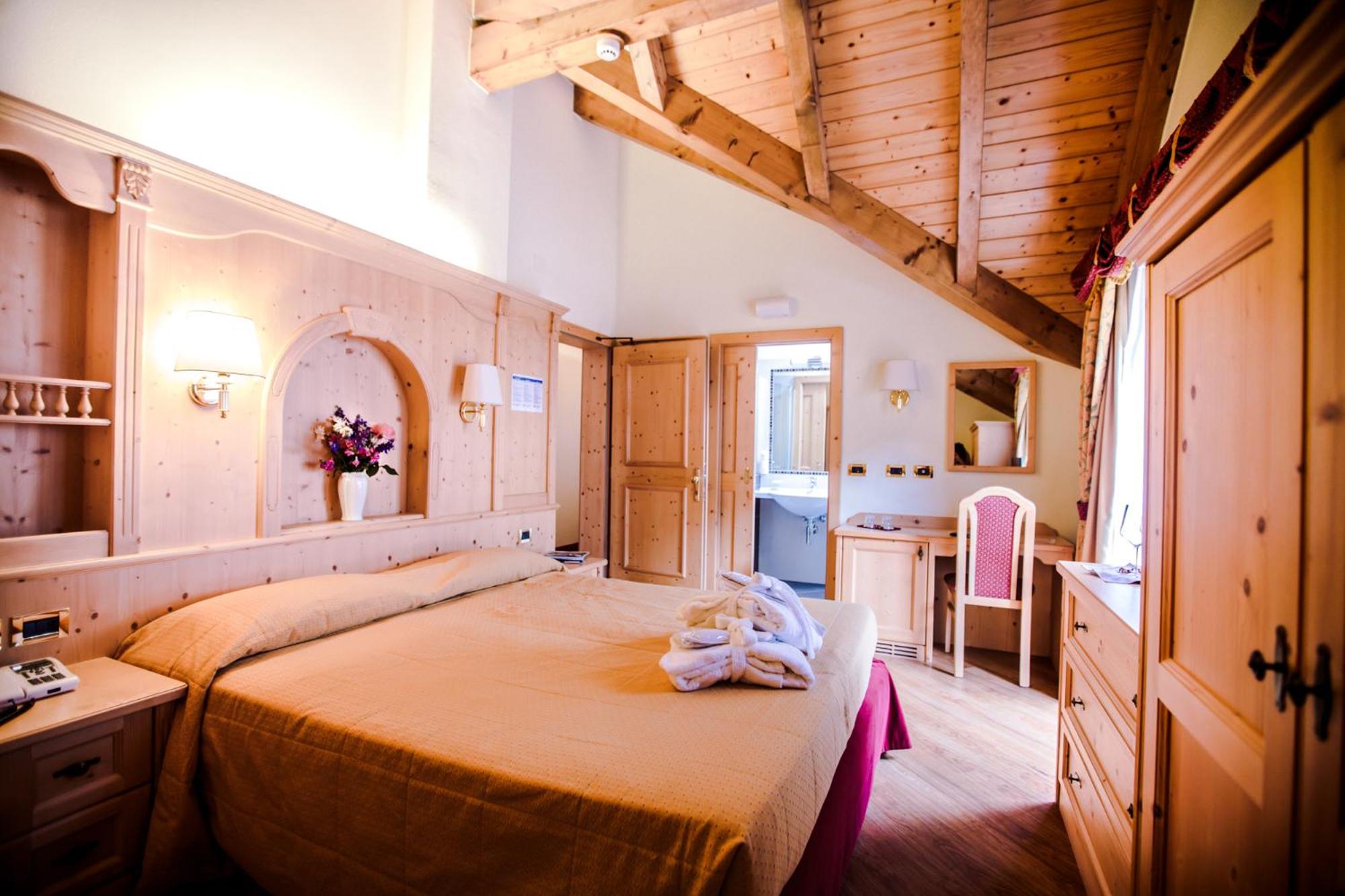 Superior Double or Twin Room with Balcony - Photo 8