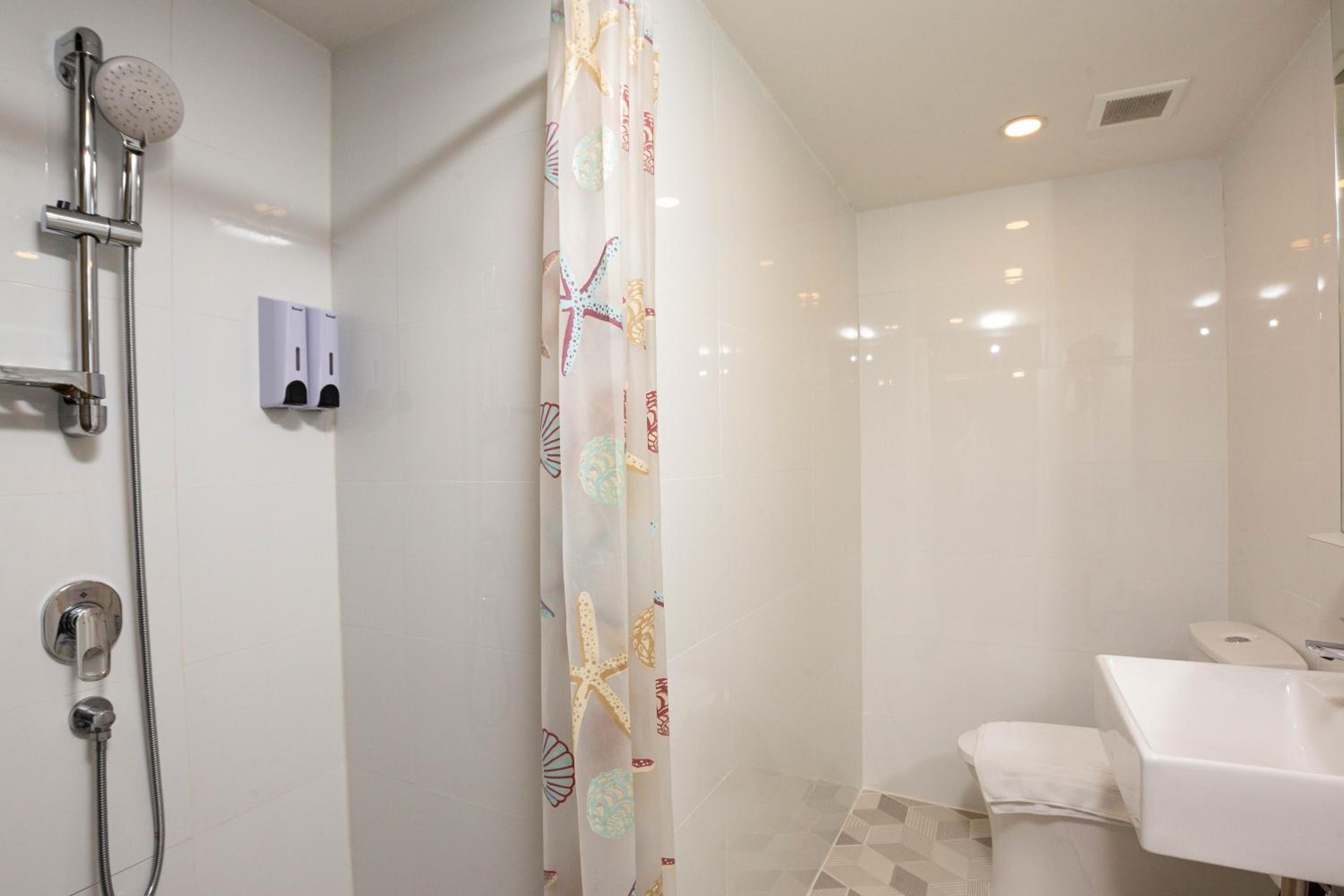 Deluxe Family Suite photo 2