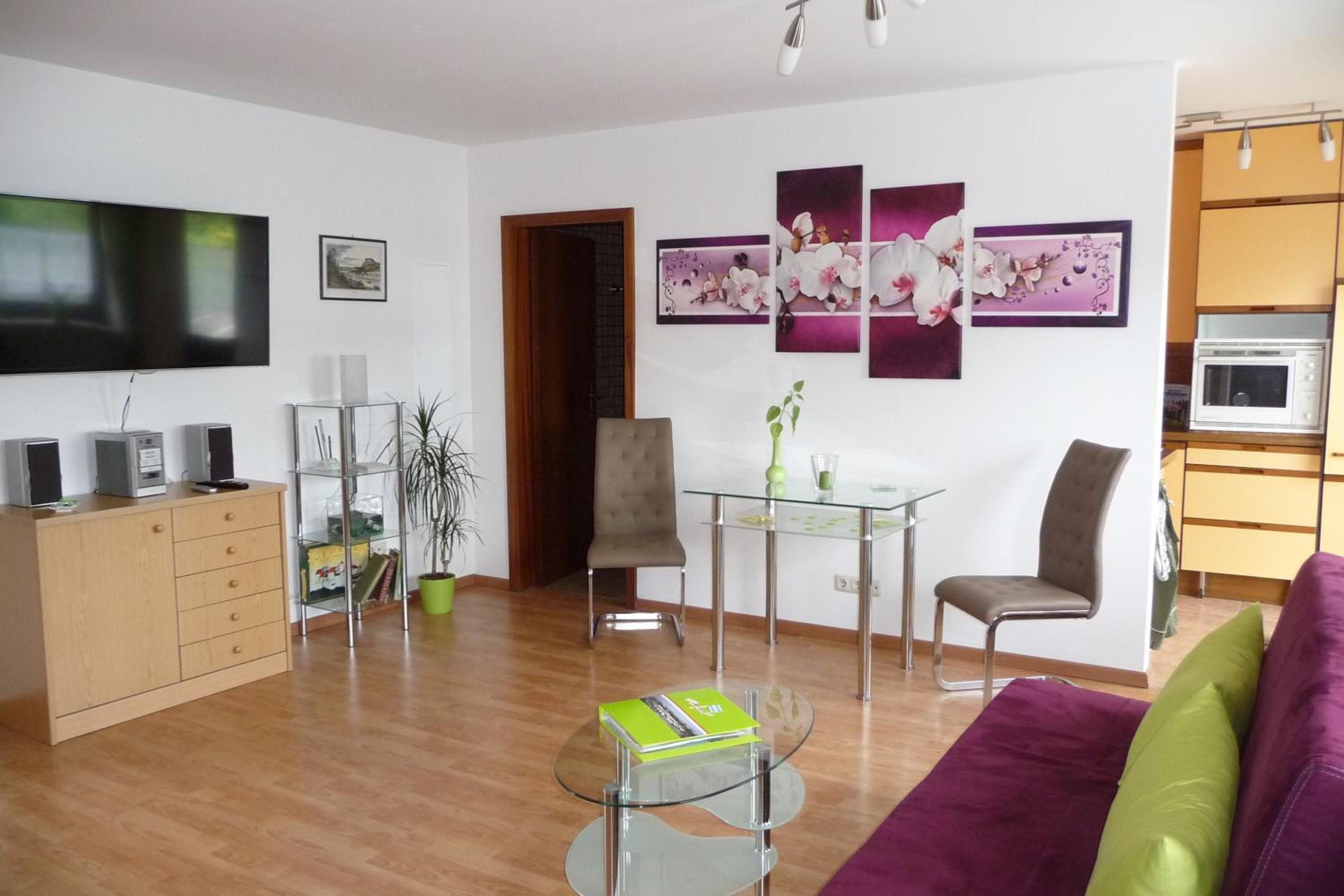 Apartment with Balcony photo 3