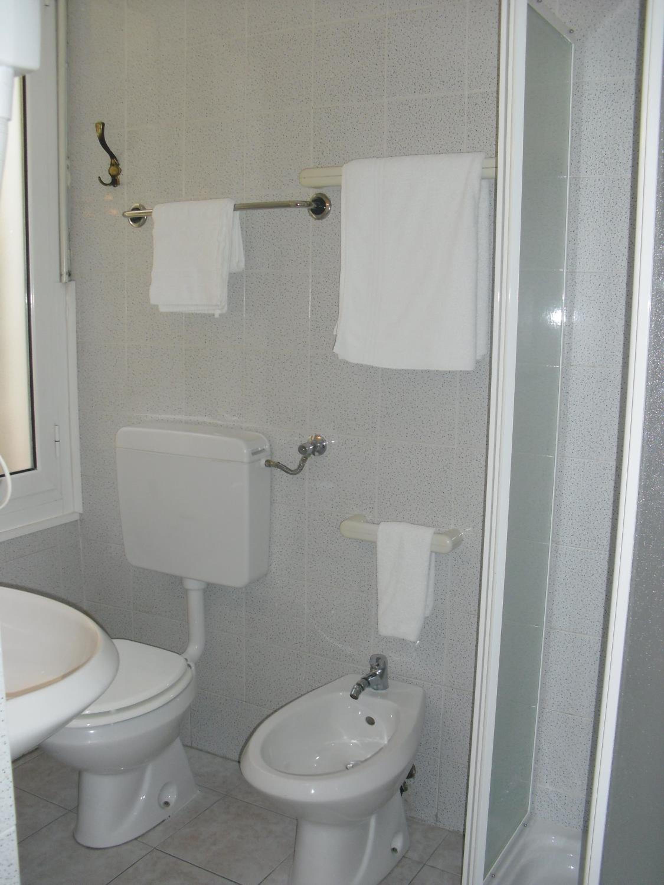 Double Room - Photo 5