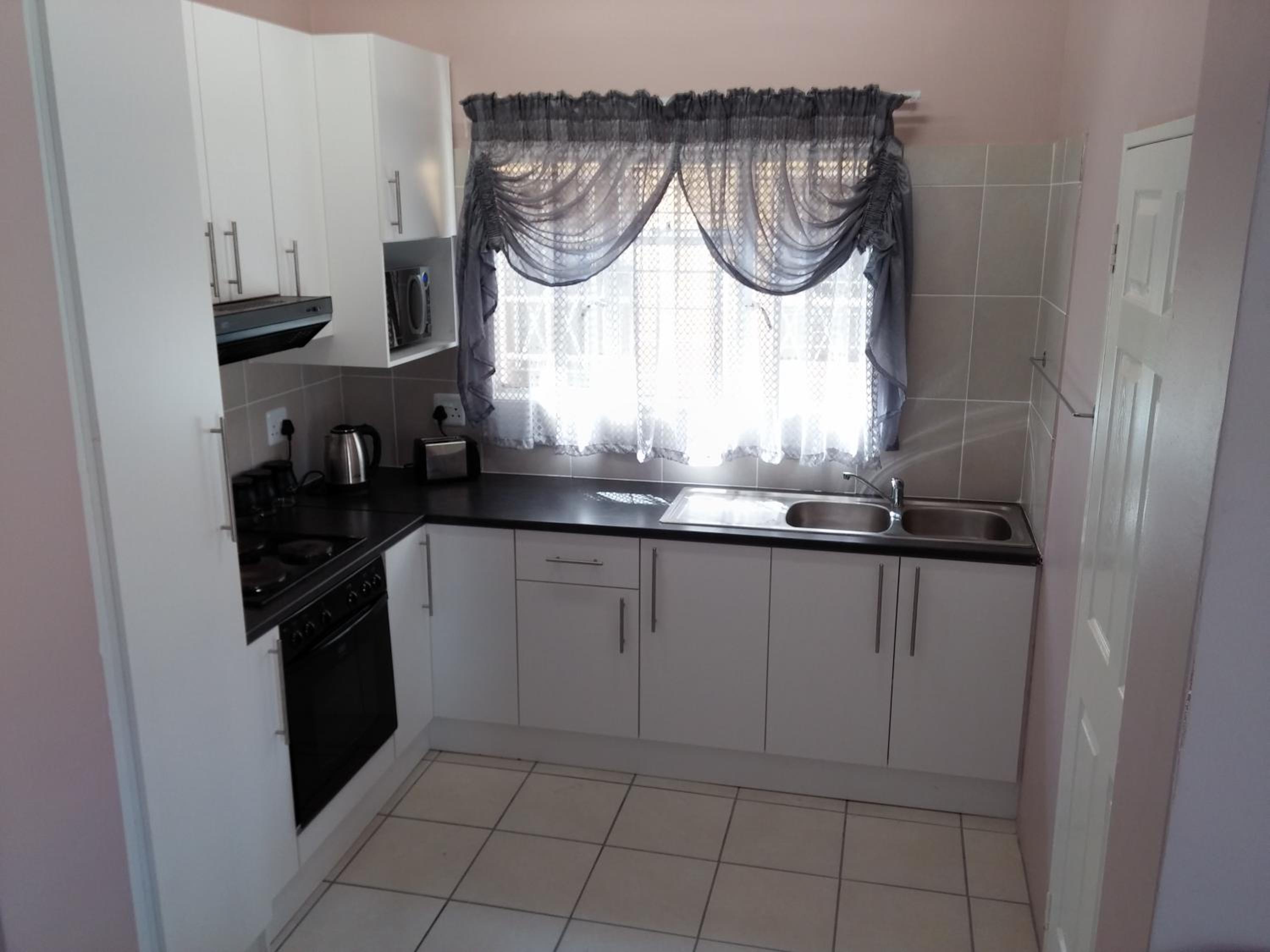 Apartment with Lake View - Photo 3
