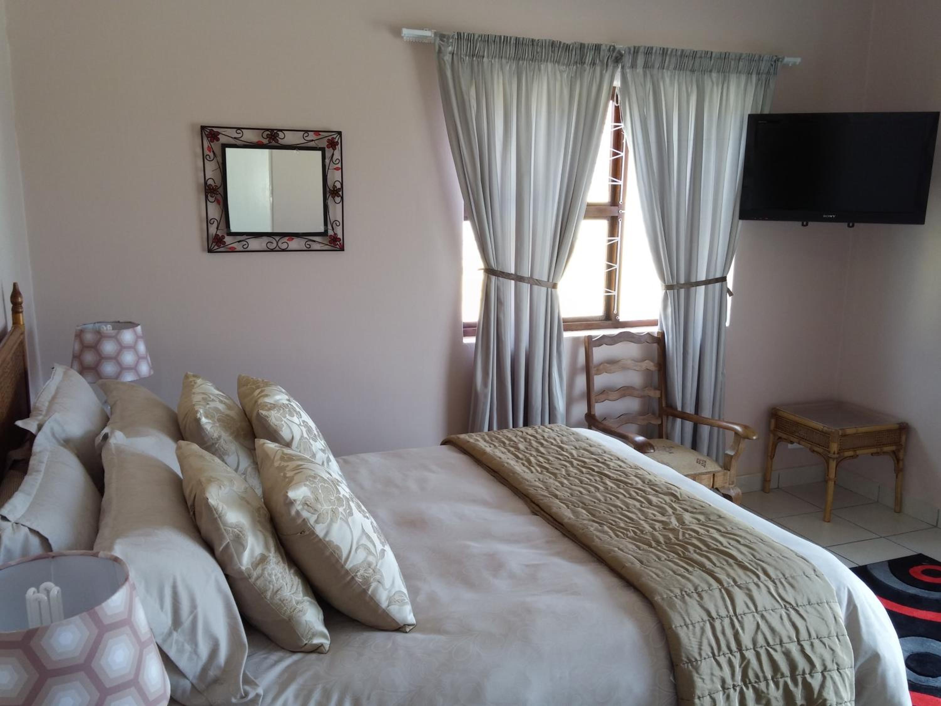 Apartment with Lake View - Photo 1