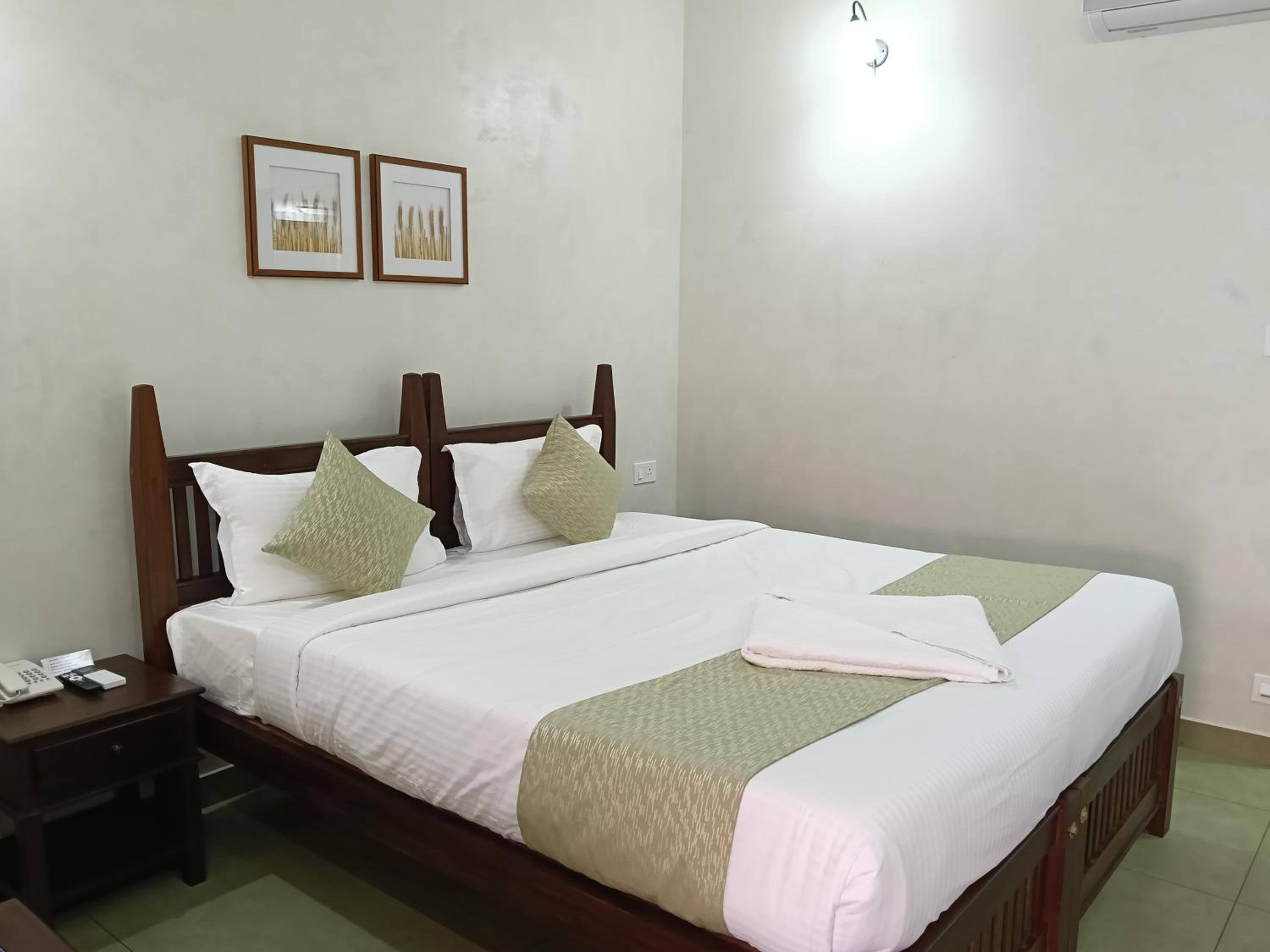 Double Room with Private Bathroom - Photo 3