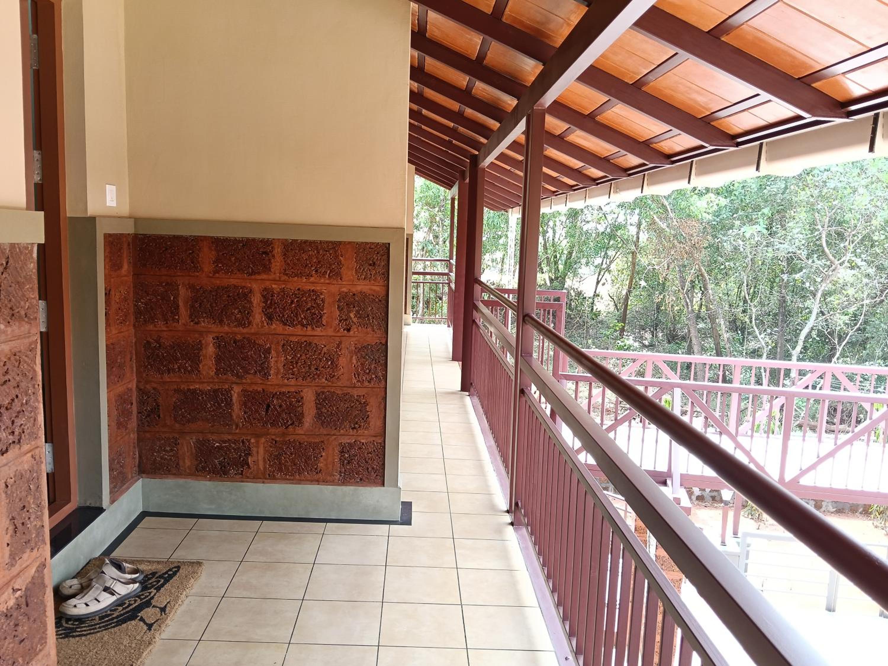 Double Room with Private Bathroom - Photo 2