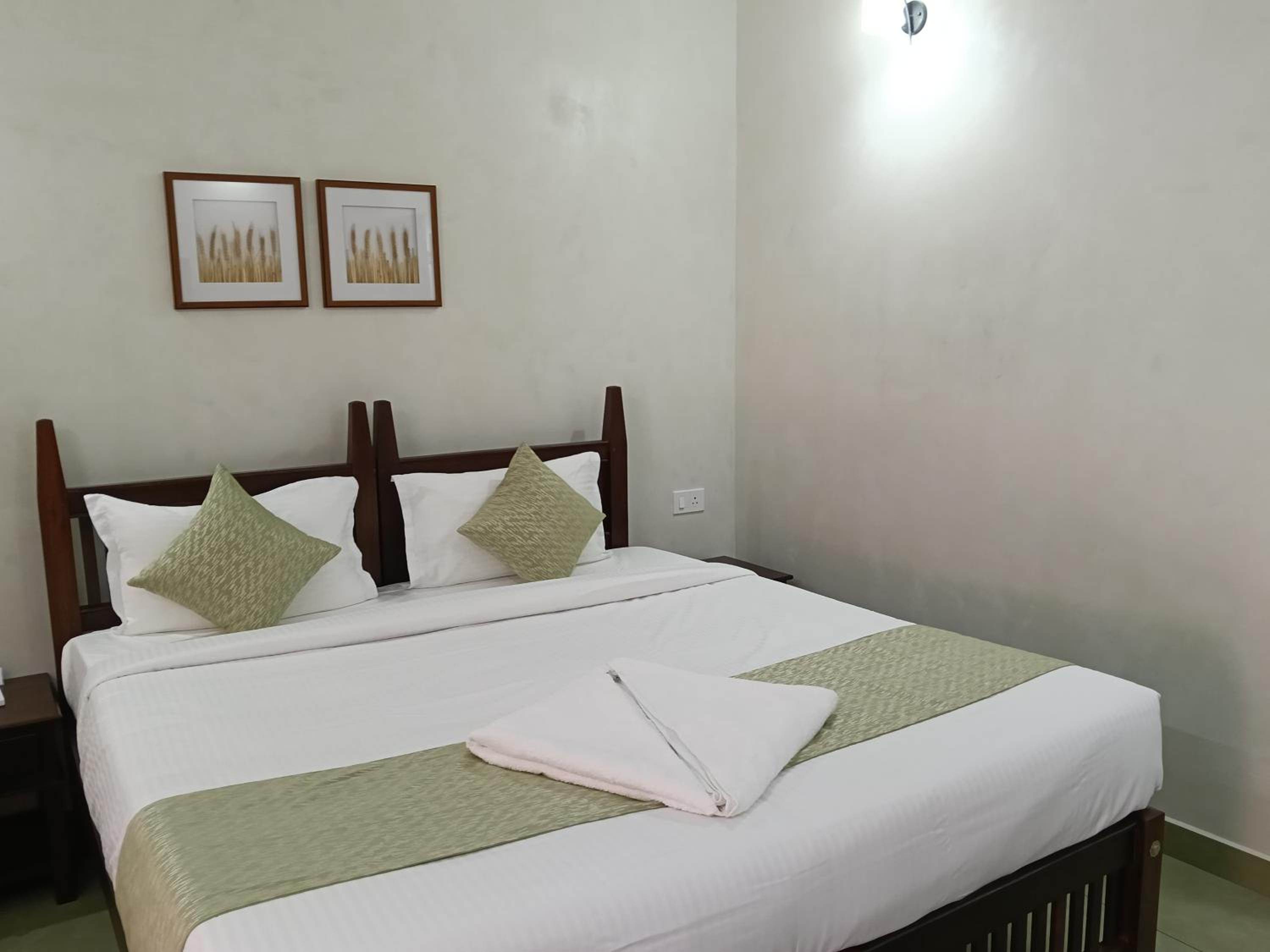 Double Room with Private Bathroom - Photo 49