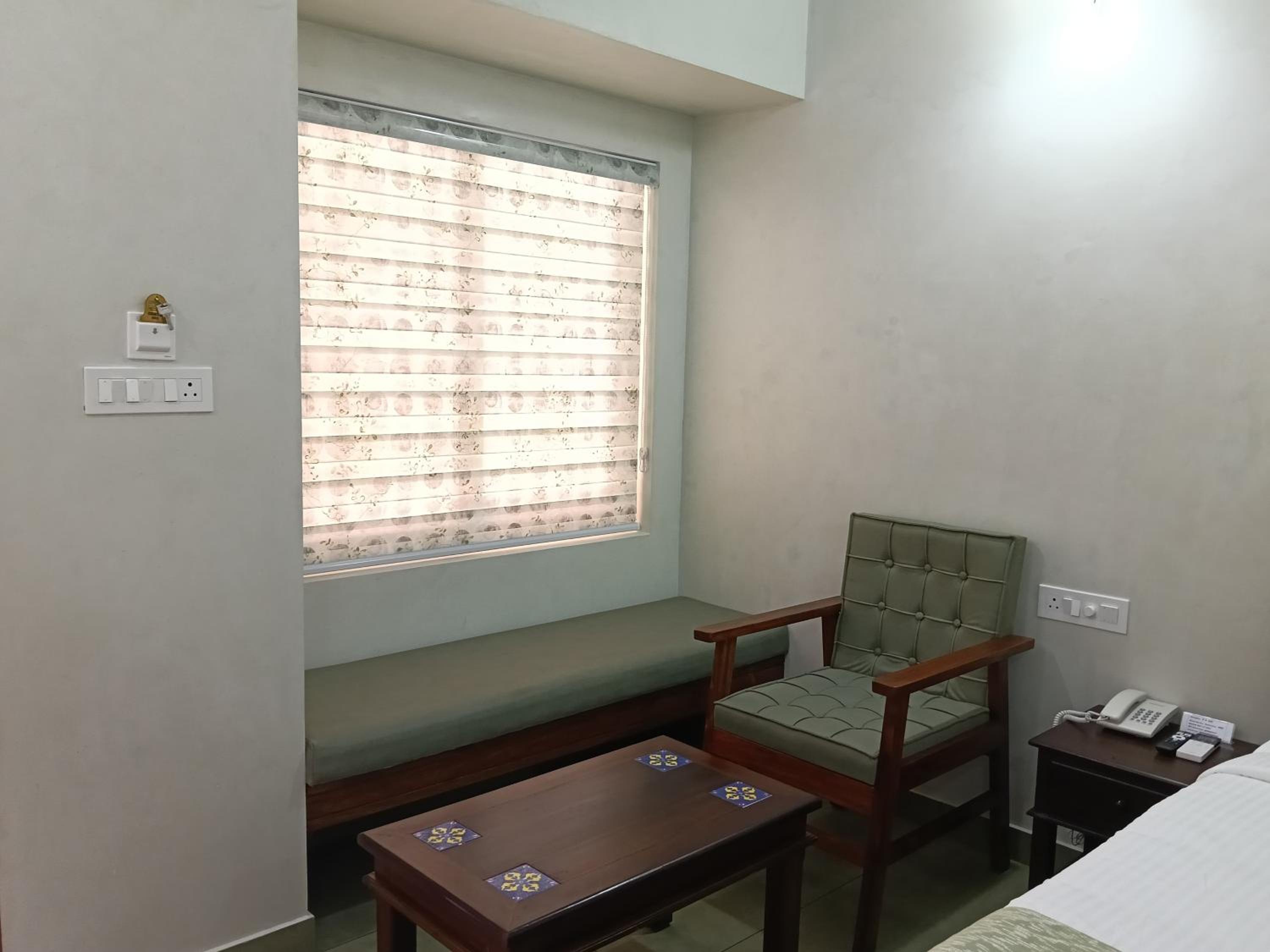 Double Room with Private Bathroom - Photo 24