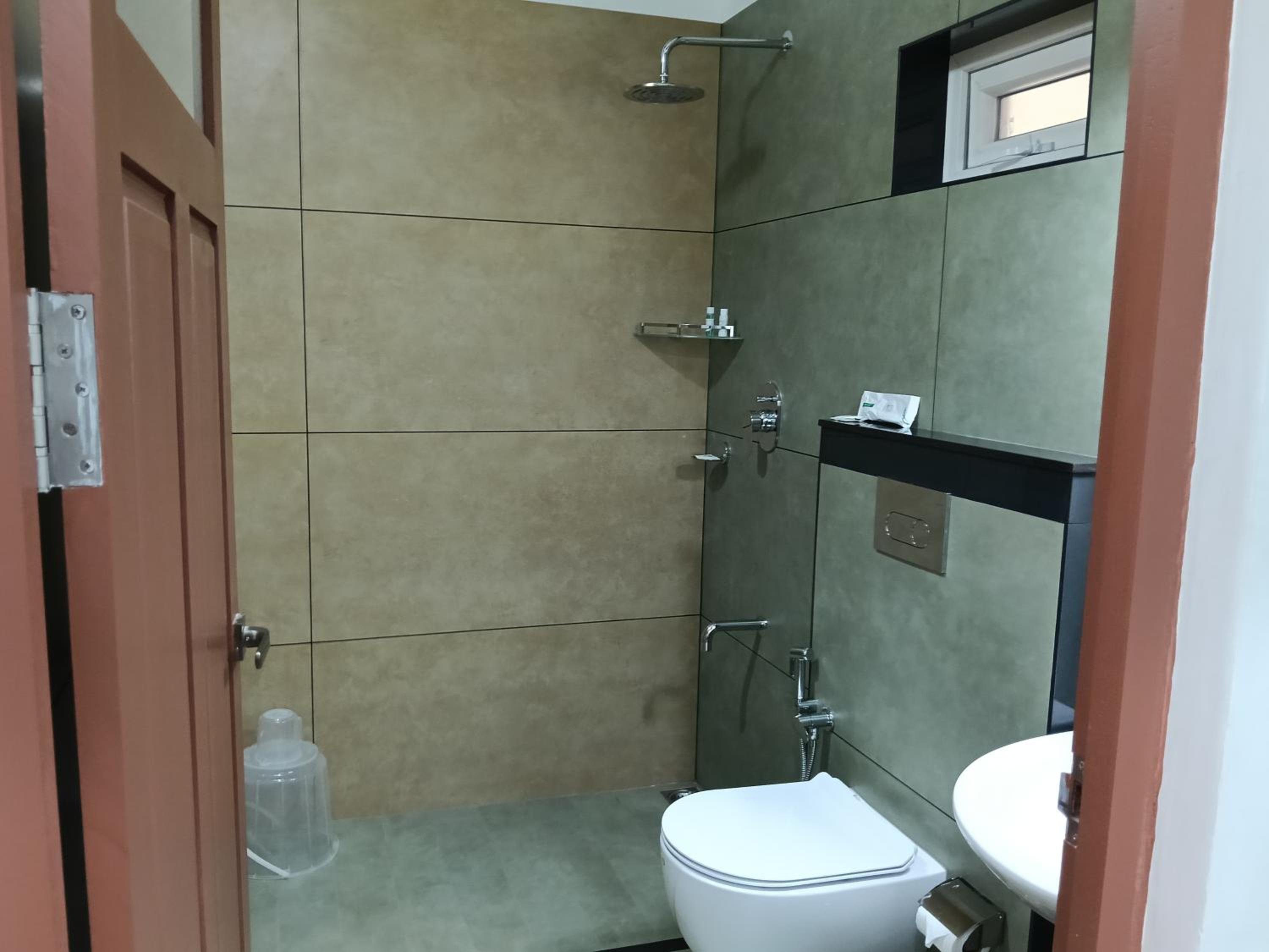 Double Room with Private Bathroom - Photo 55