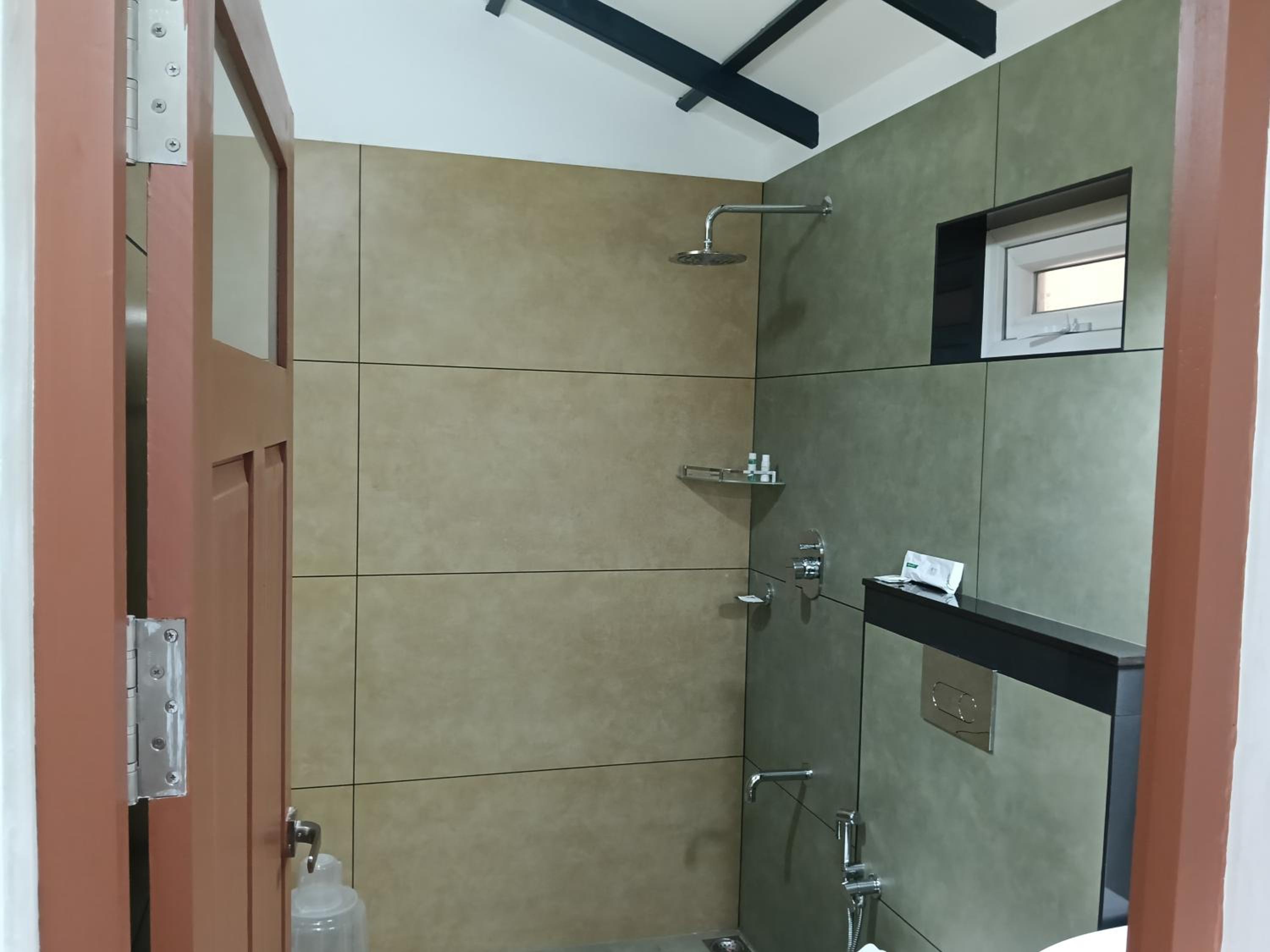 Double Room with Private Bathroom - Photo 56