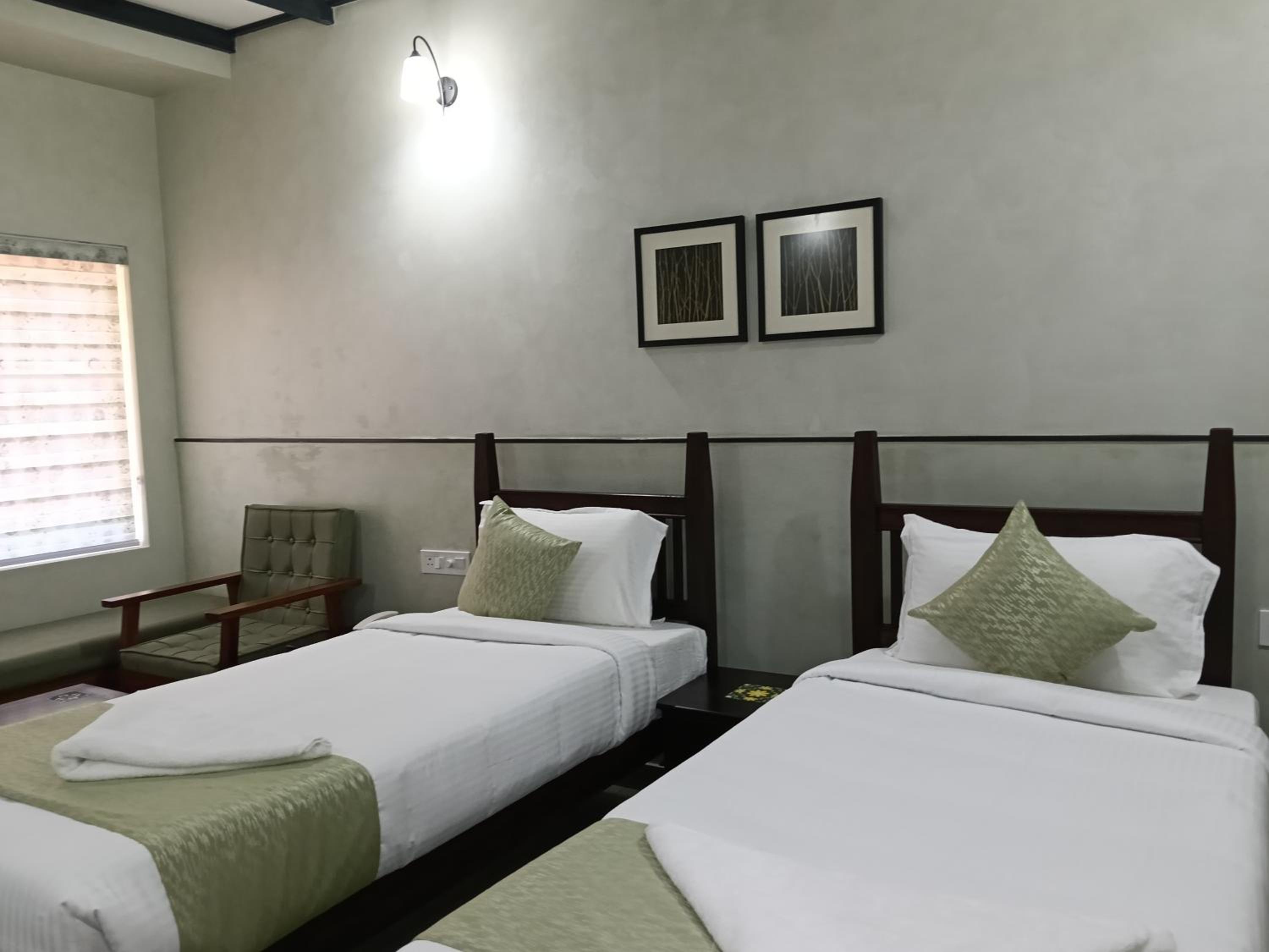Double Room with Private Bathroom - Photo 59