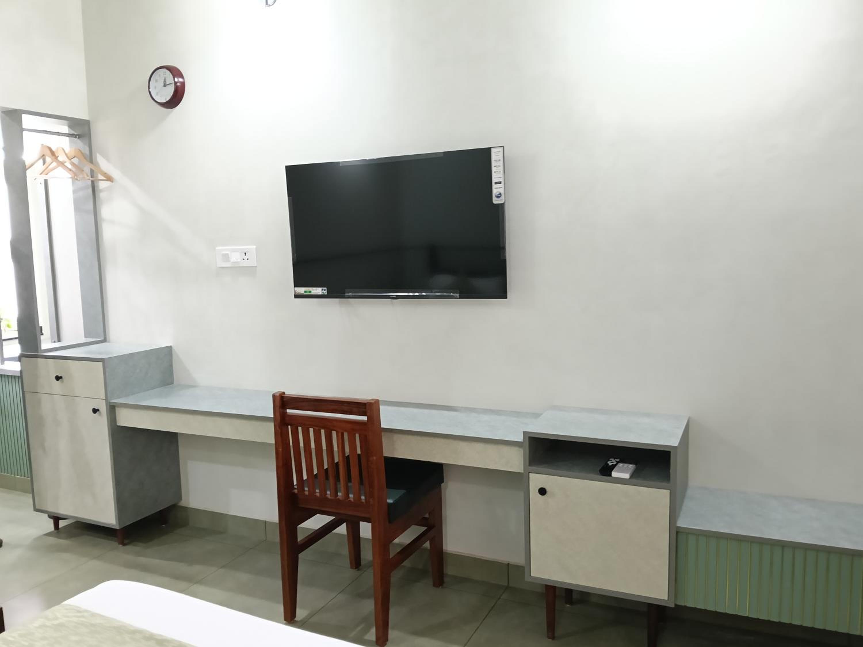 Double Room with Private Bathroom - Photo 11