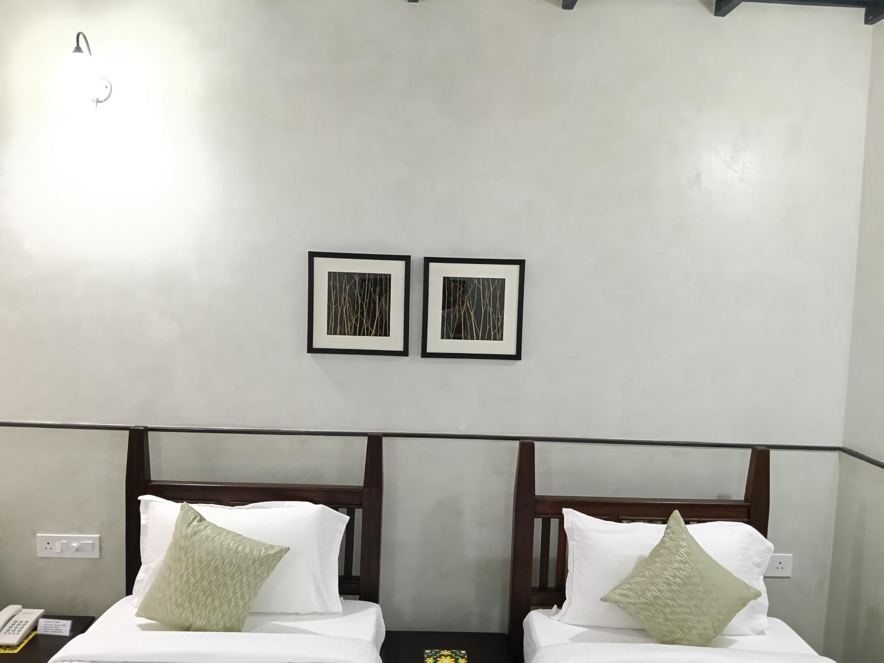 Double Room with Private Bathroom - Photo 31