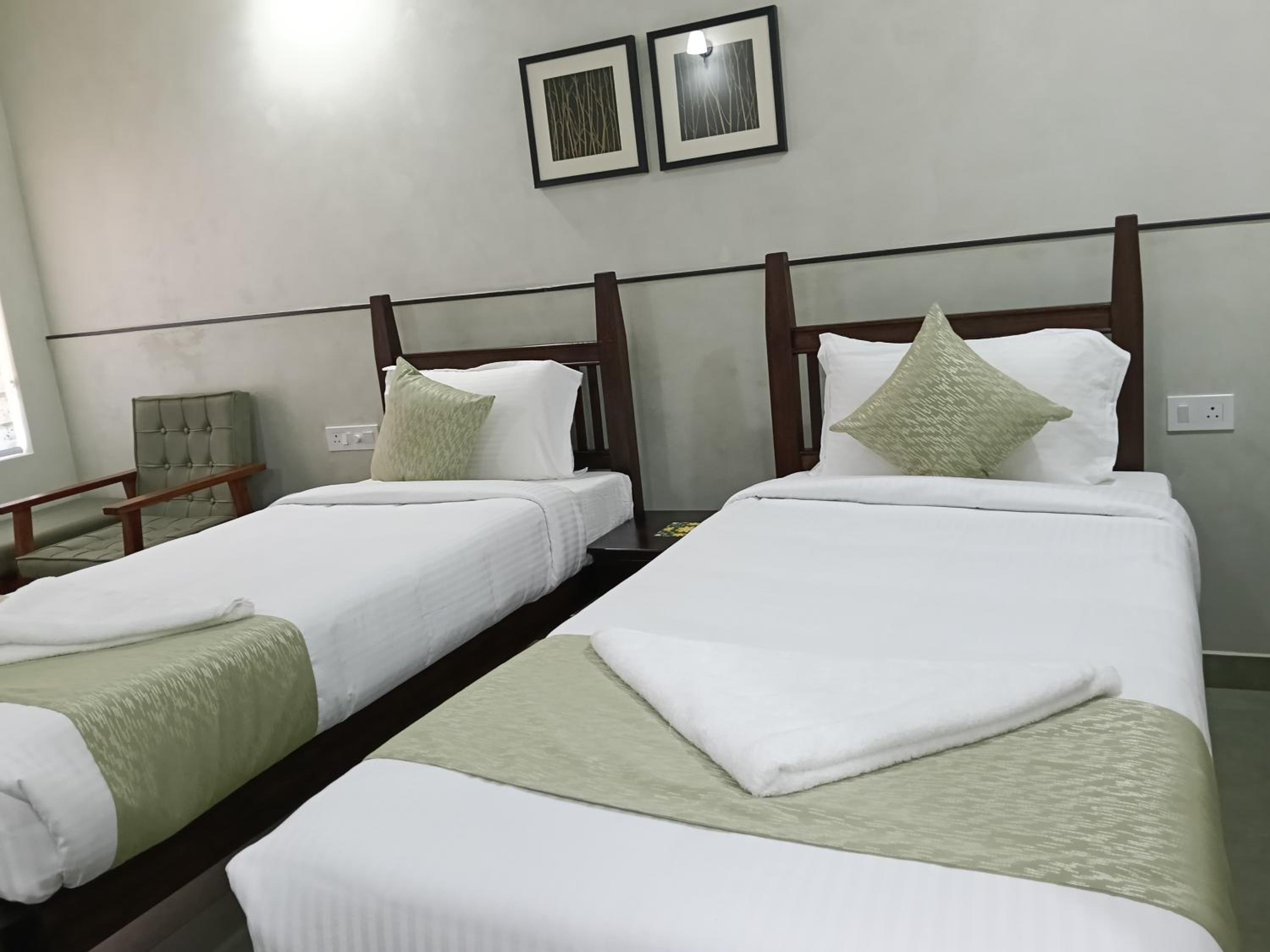 Double Room with Private Bathroom - Photo 63