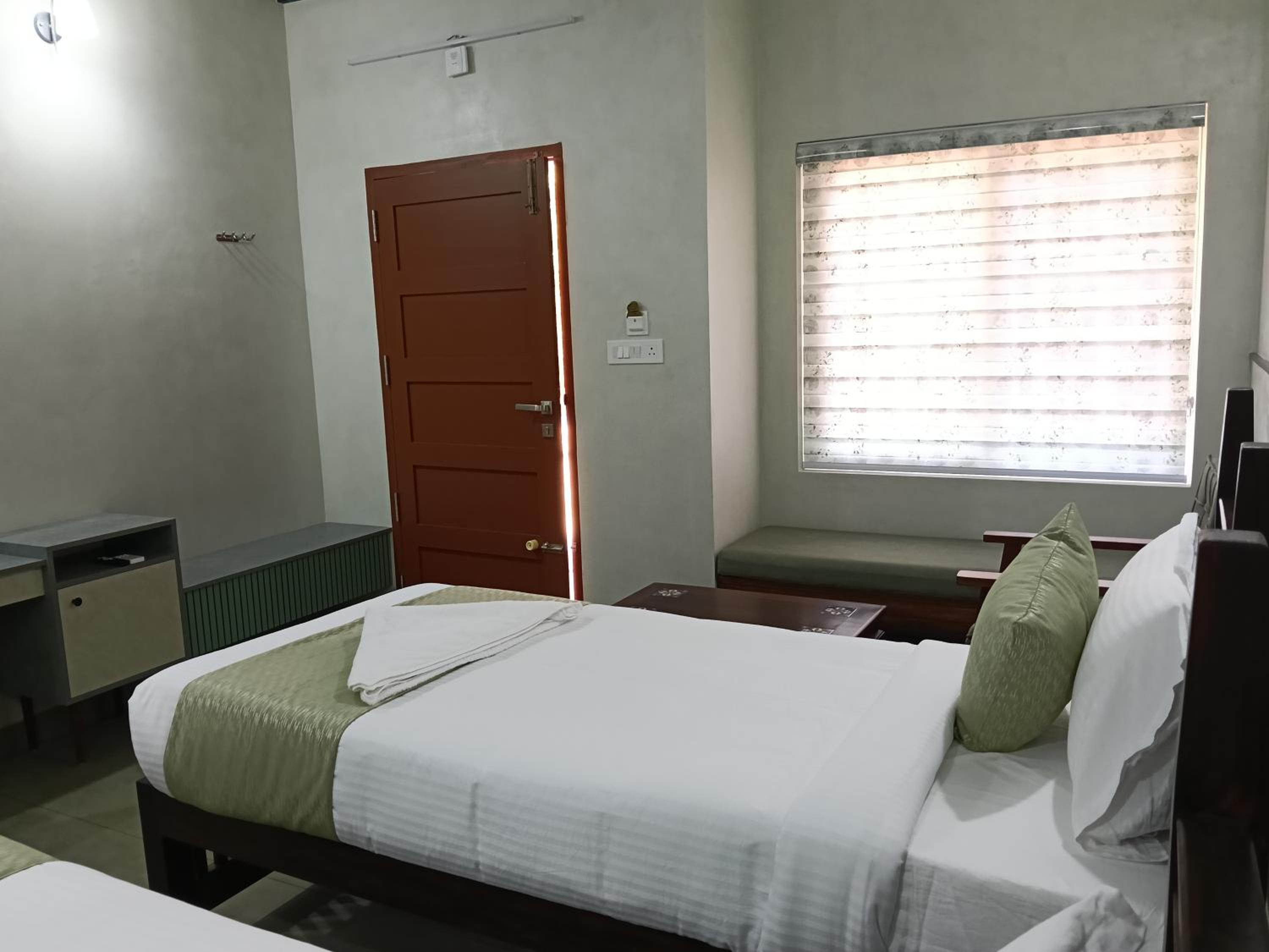 Double Room with Private Bathroom - Photo 72
