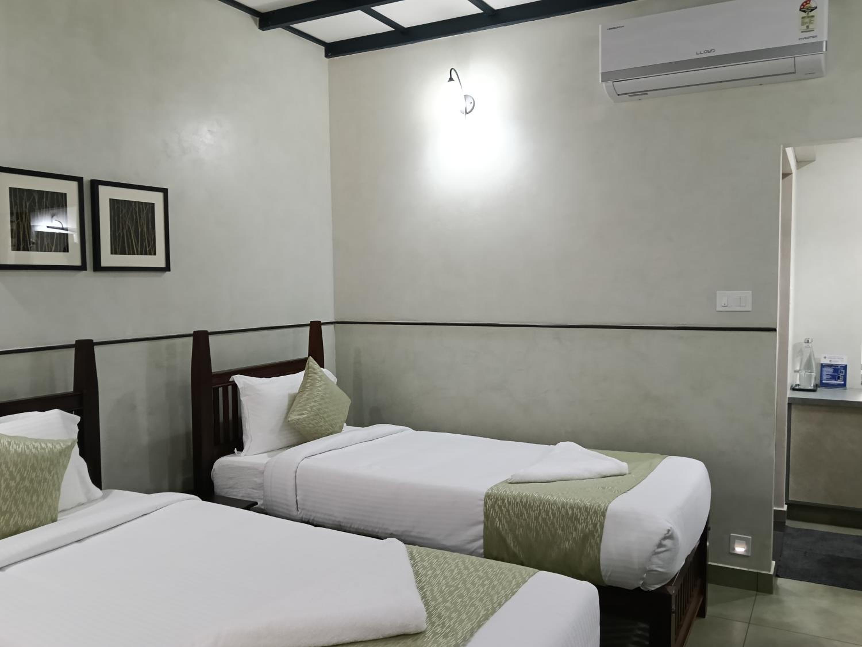 Double Room with Private Bathroom - Photo 66