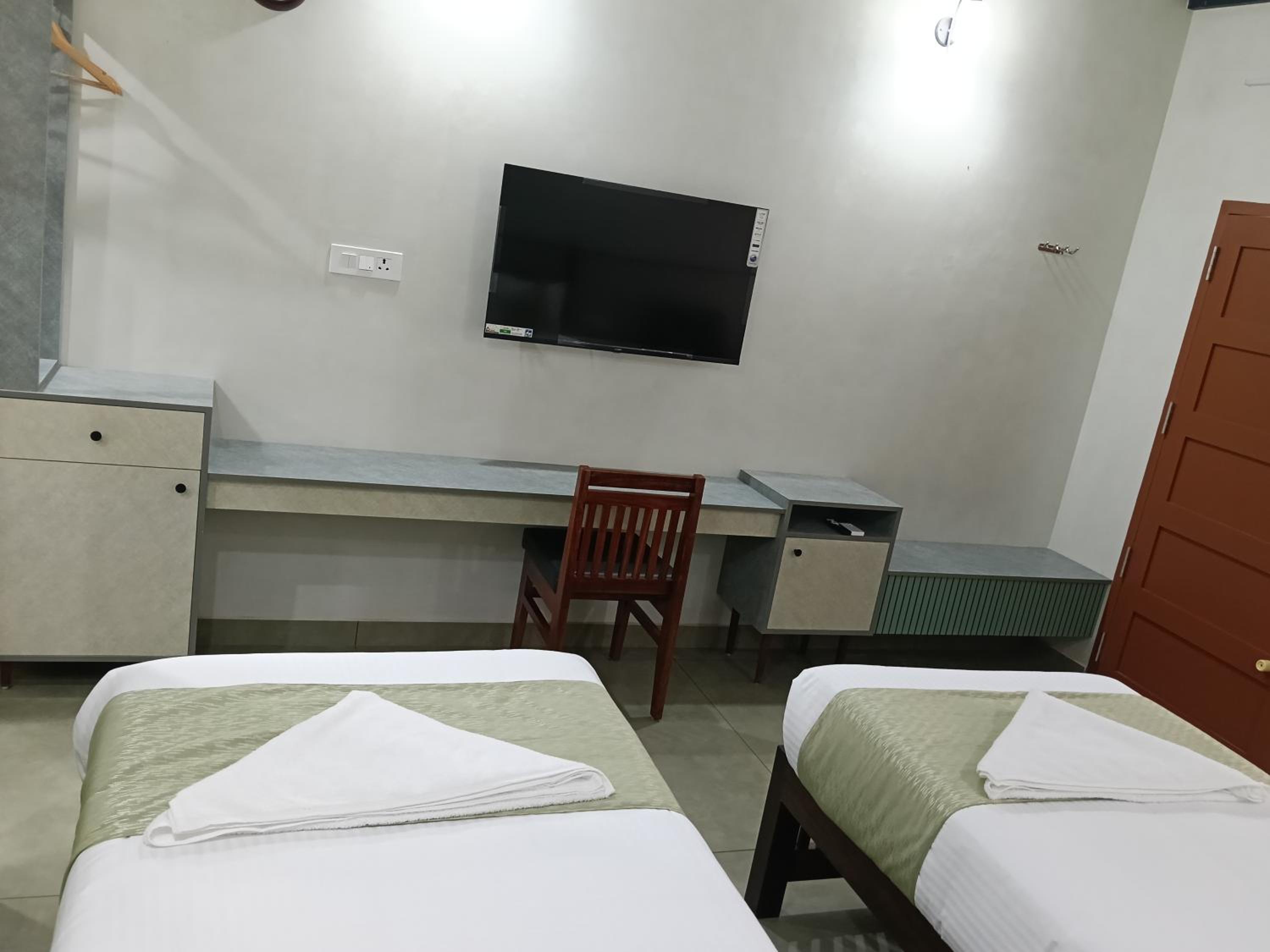 Double Room with Private Bathroom - Photo 64