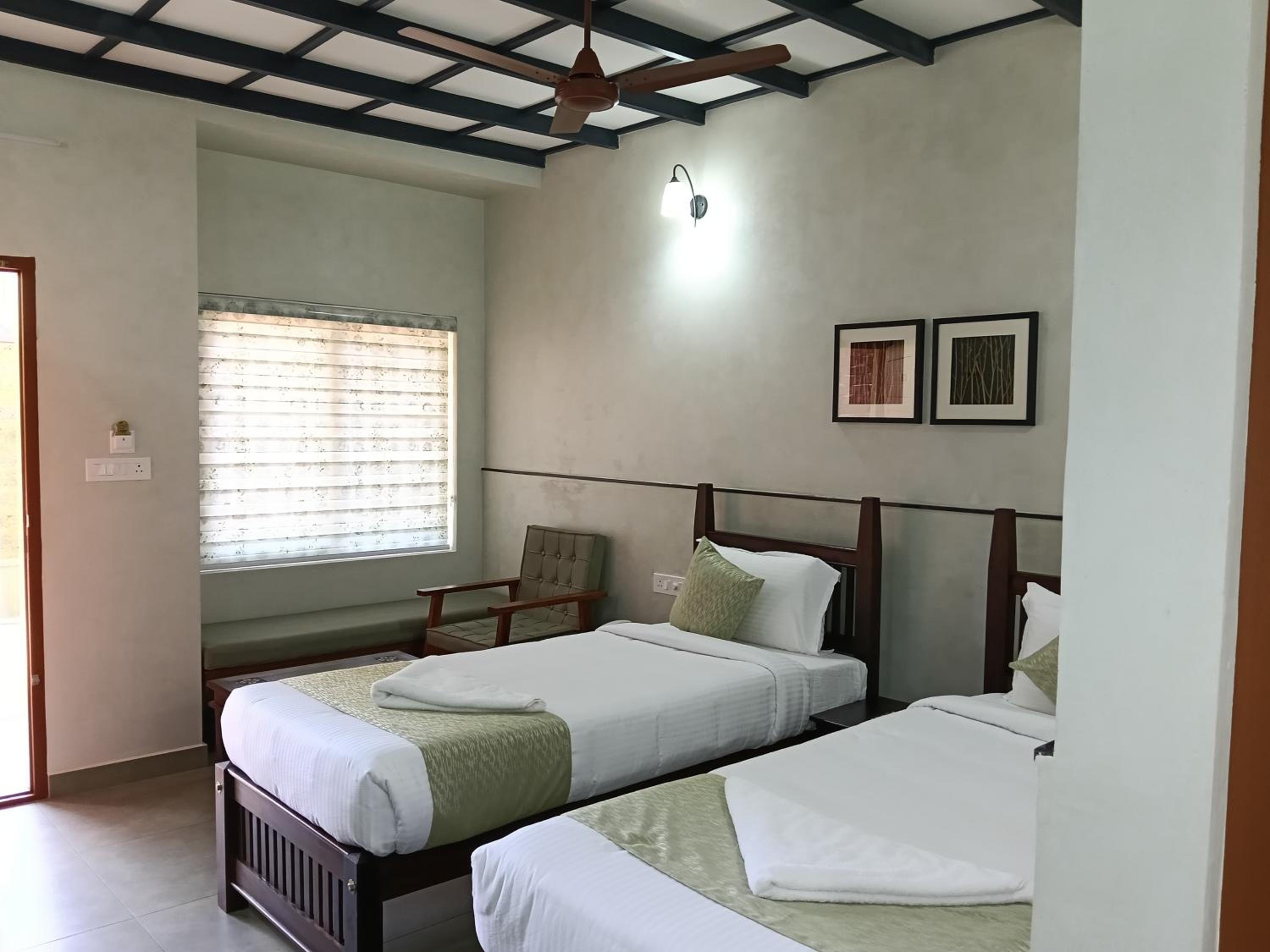 Double Room with Private Bathroom - Photo 40