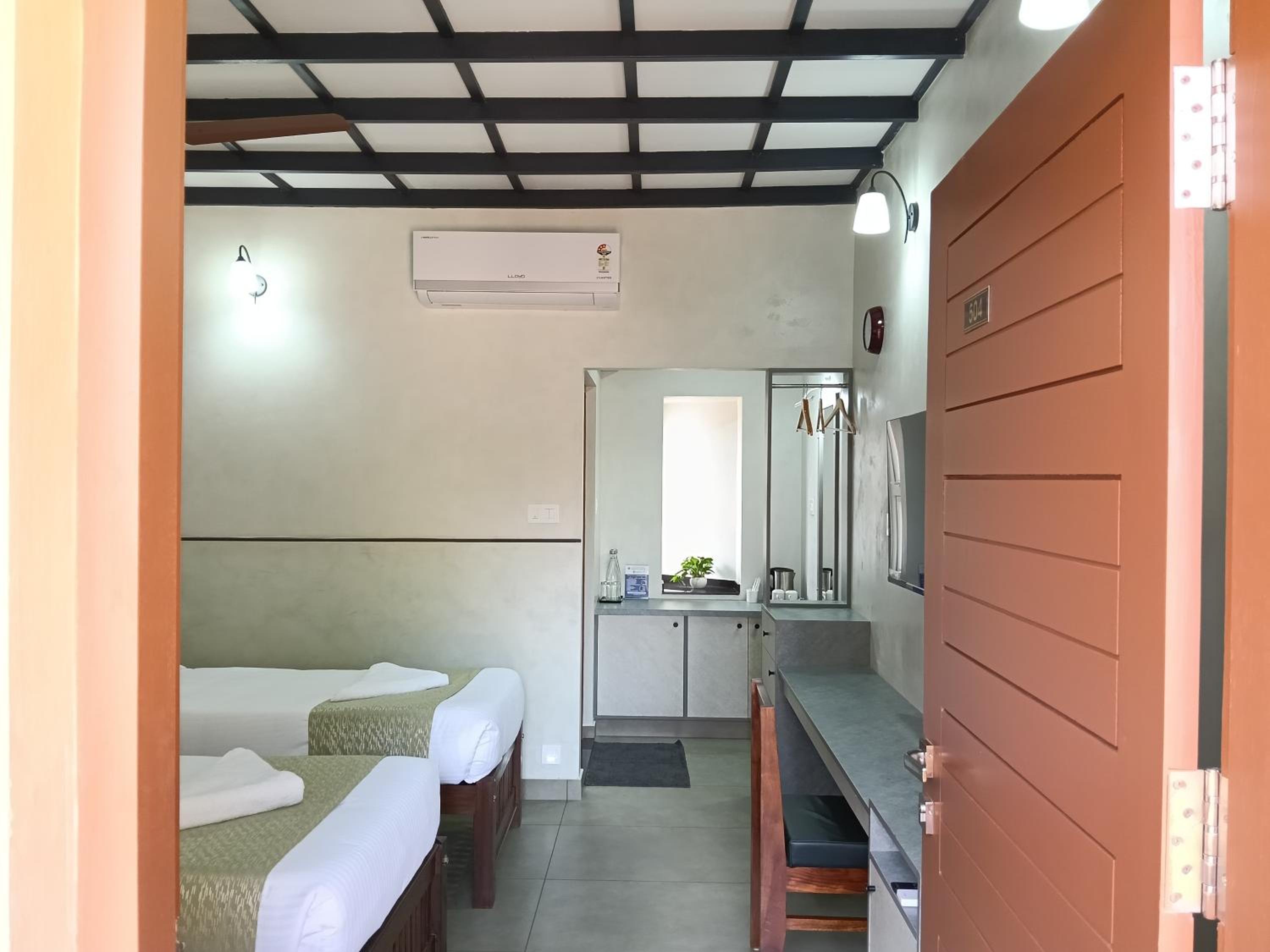 Double Room with Private Bathroom - Photo 71