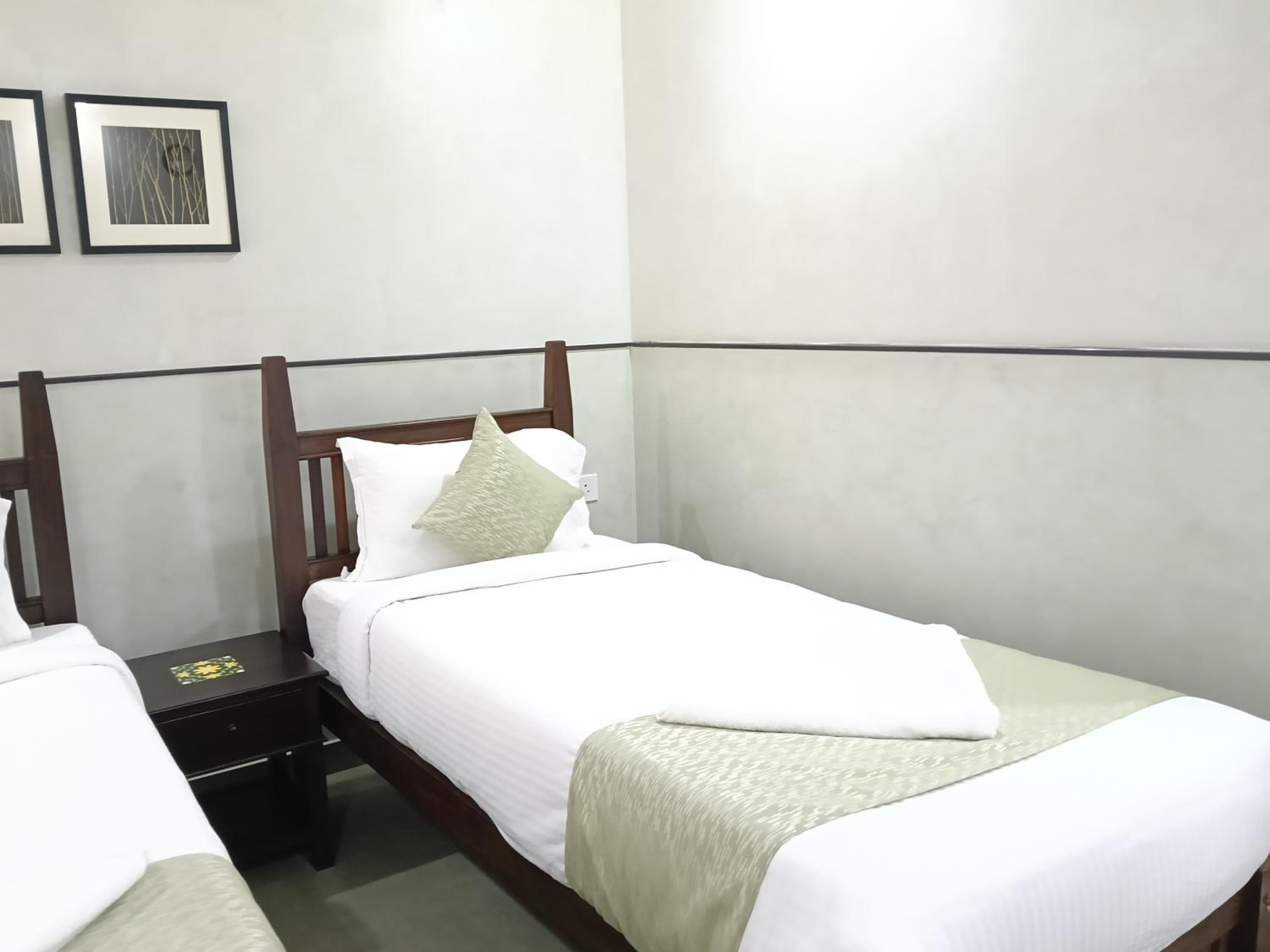 Double Room with Private Bathroom - Photo 36