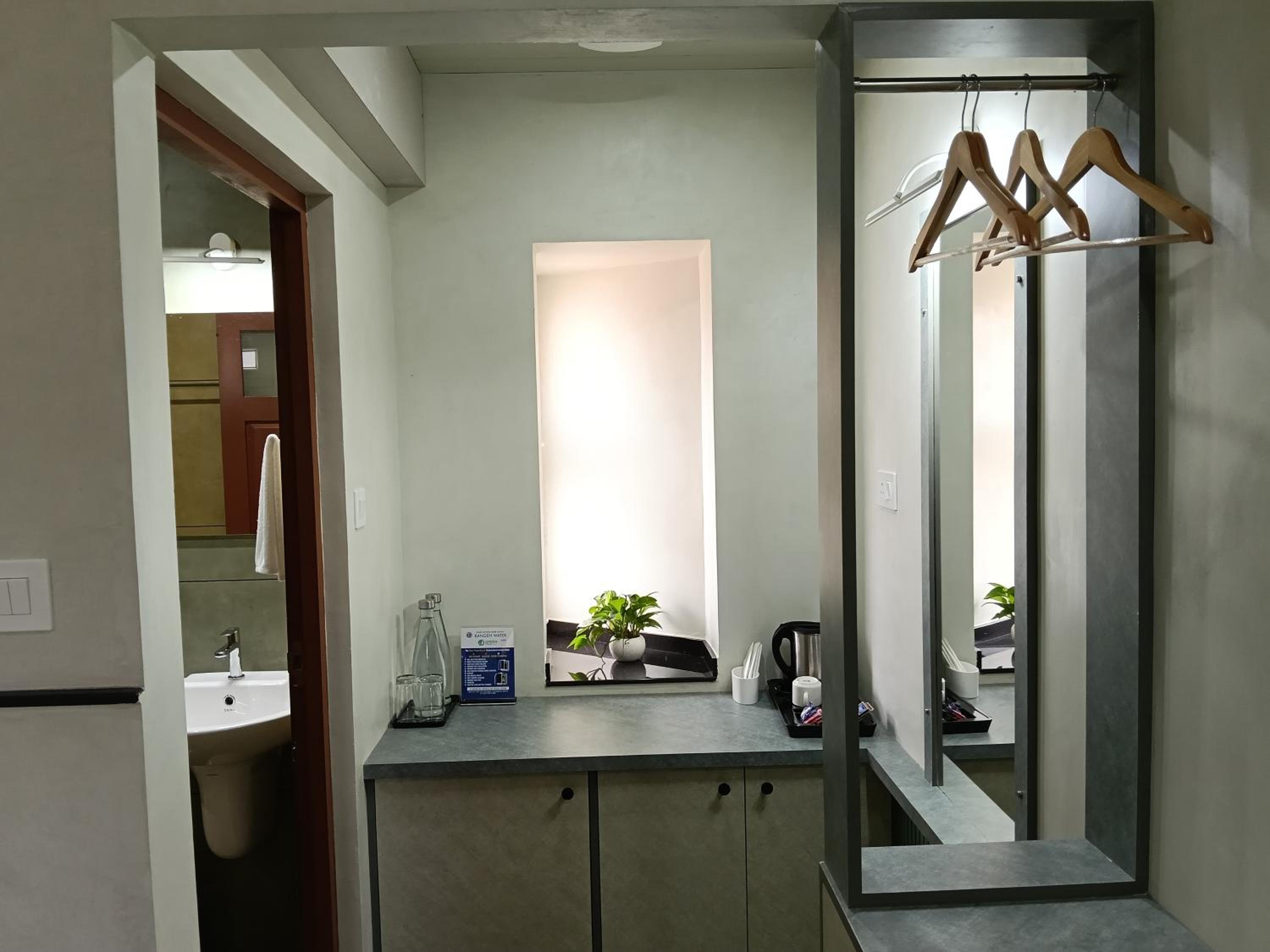 Double Room with Private Bathroom - Photo 18