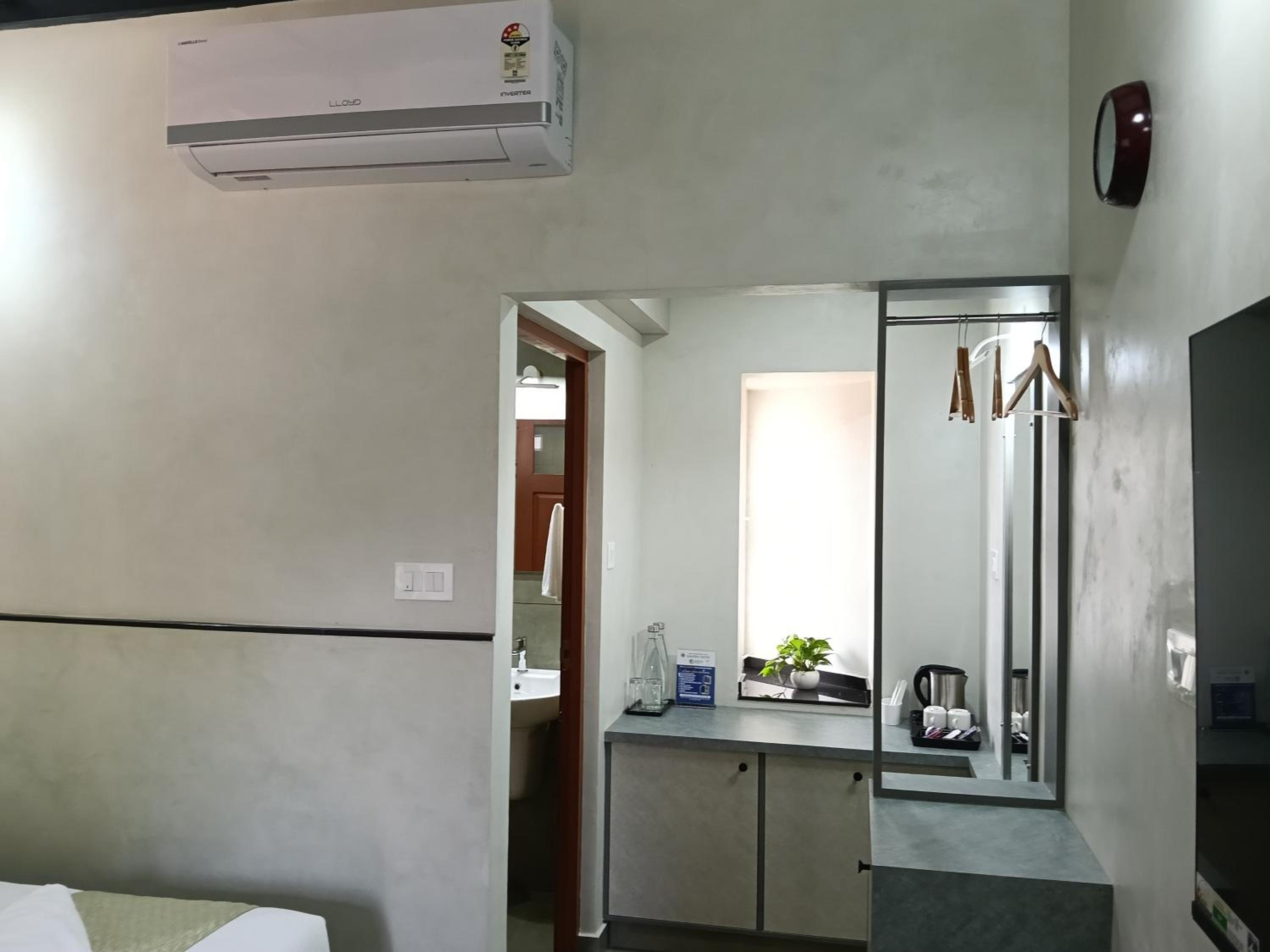 Double Room with Private Bathroom - Photo 43