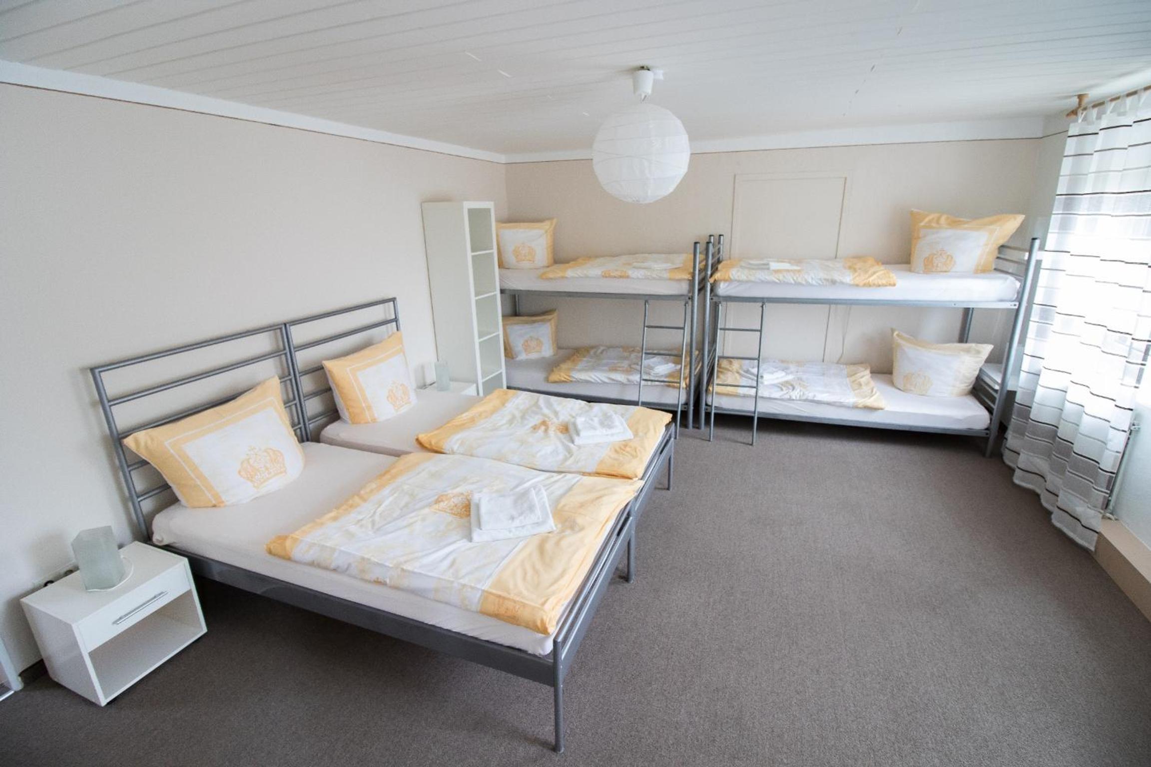 Family Room (2-6 Adults) - Photo 1