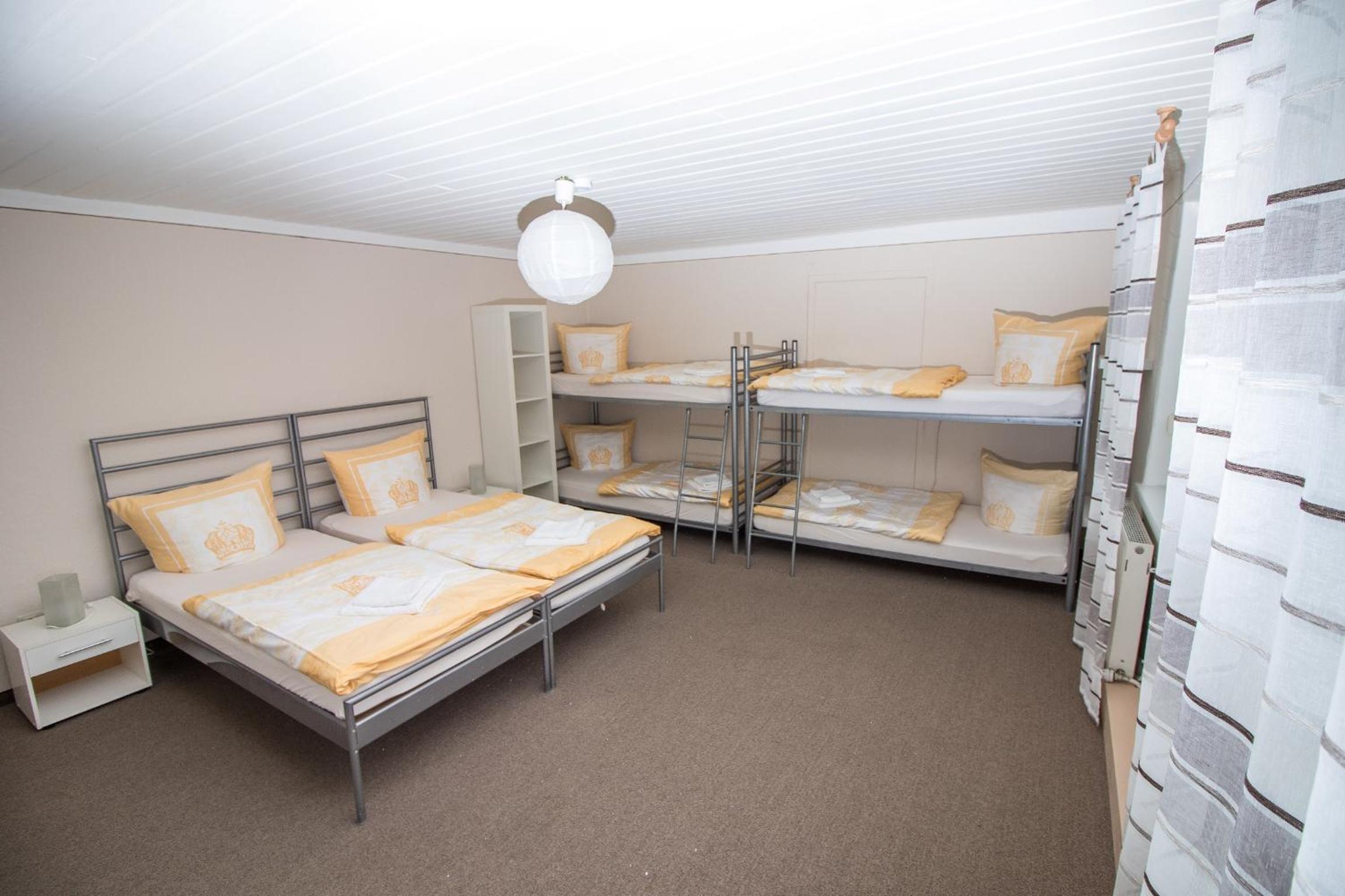 Family Room (2-6 Adults) - Photo 4
