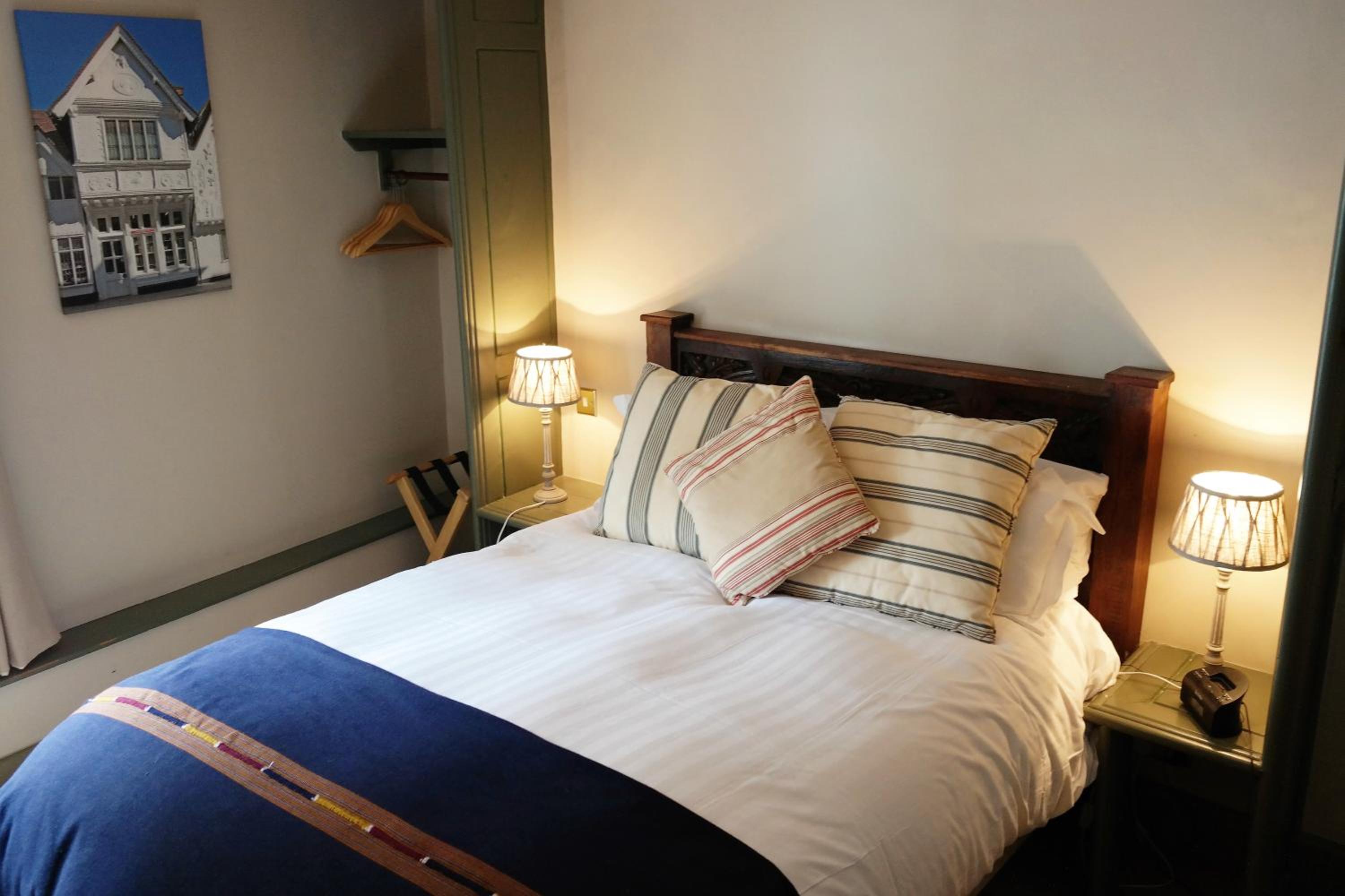 Double Room - Ensuite with Shower photo 2