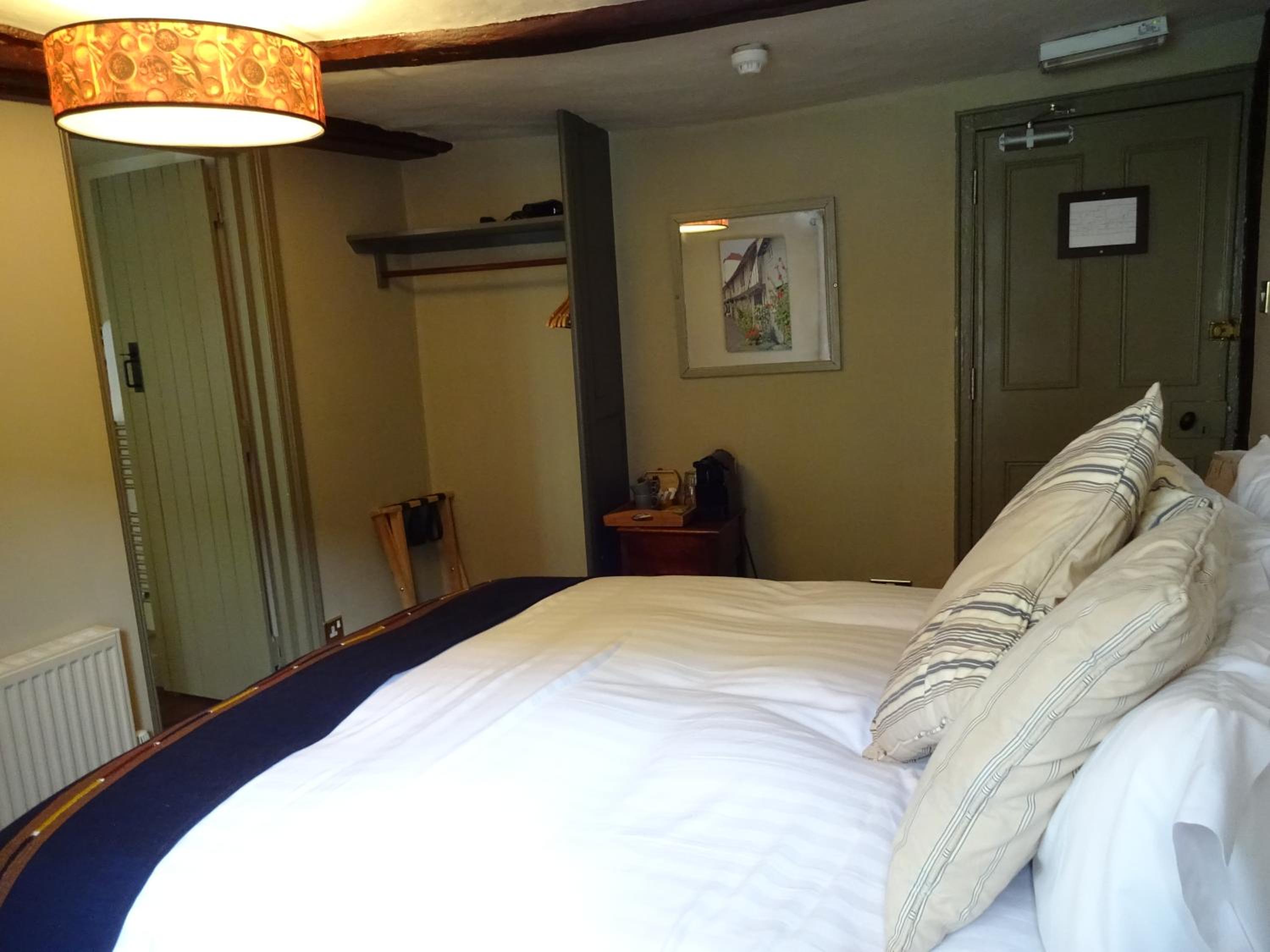 Double Room - Ensuite with Shower photo 3