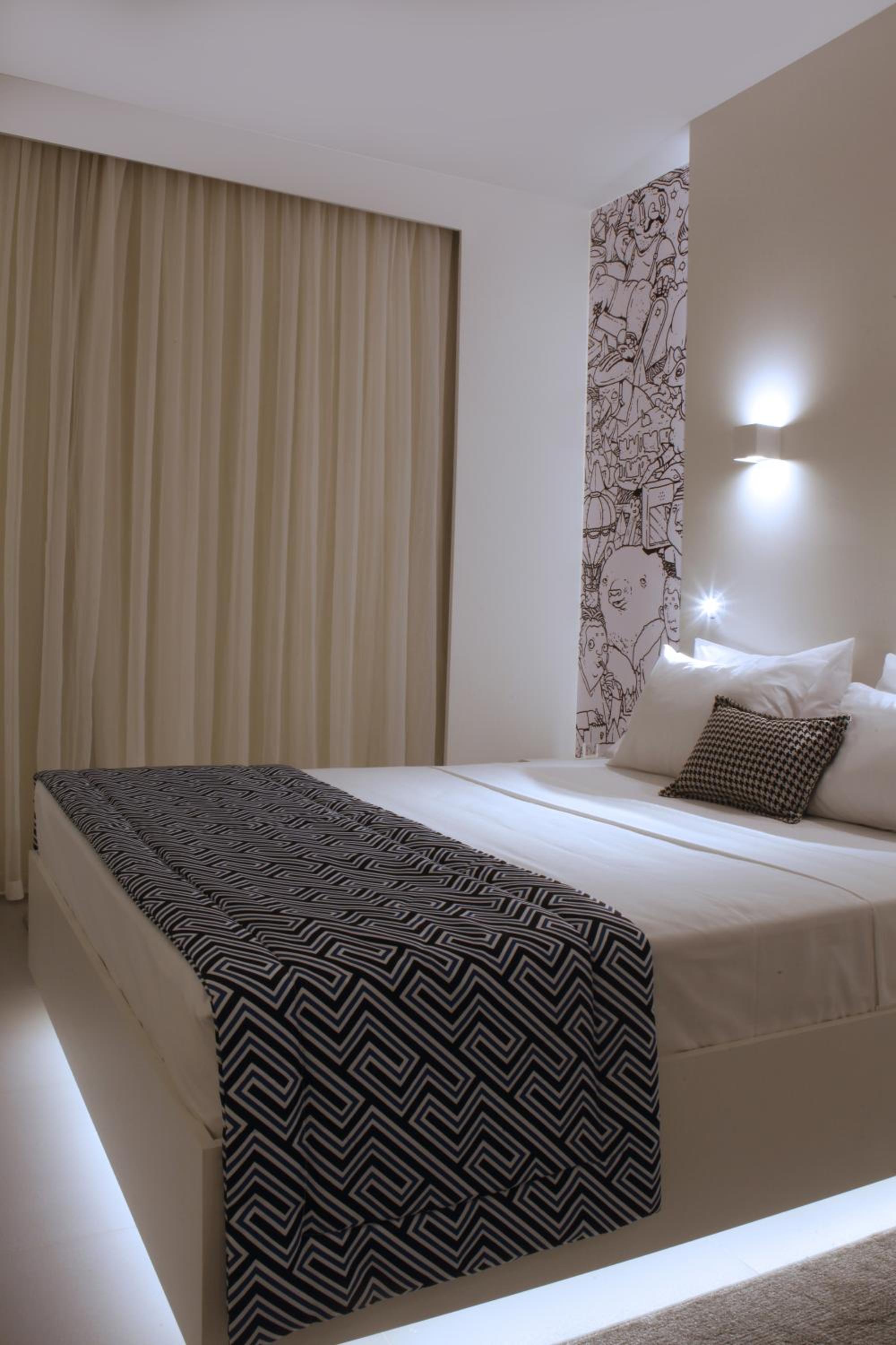 Standard Queen Room photo 3