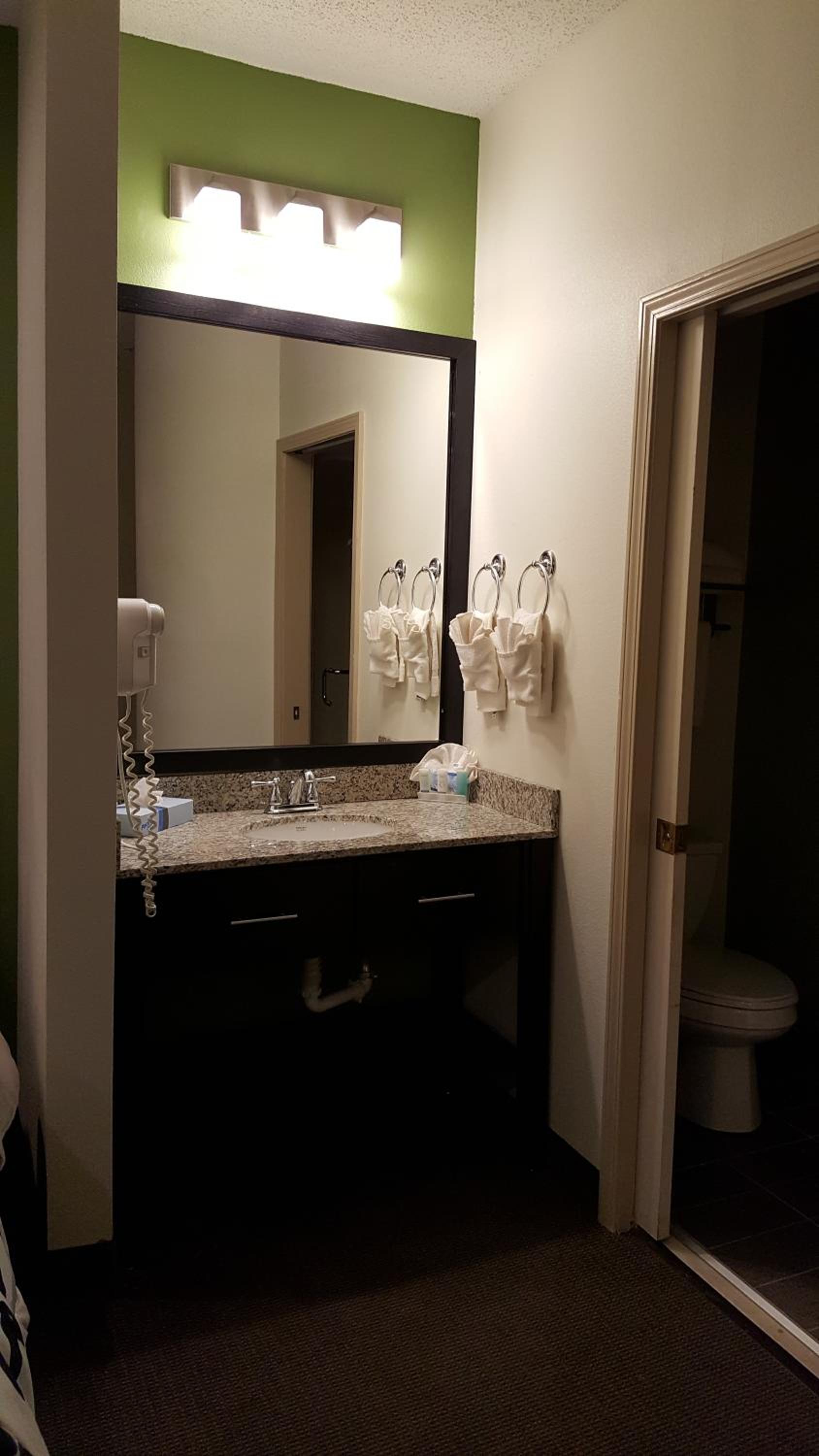 King Room - Non-Smoking - Photo 8