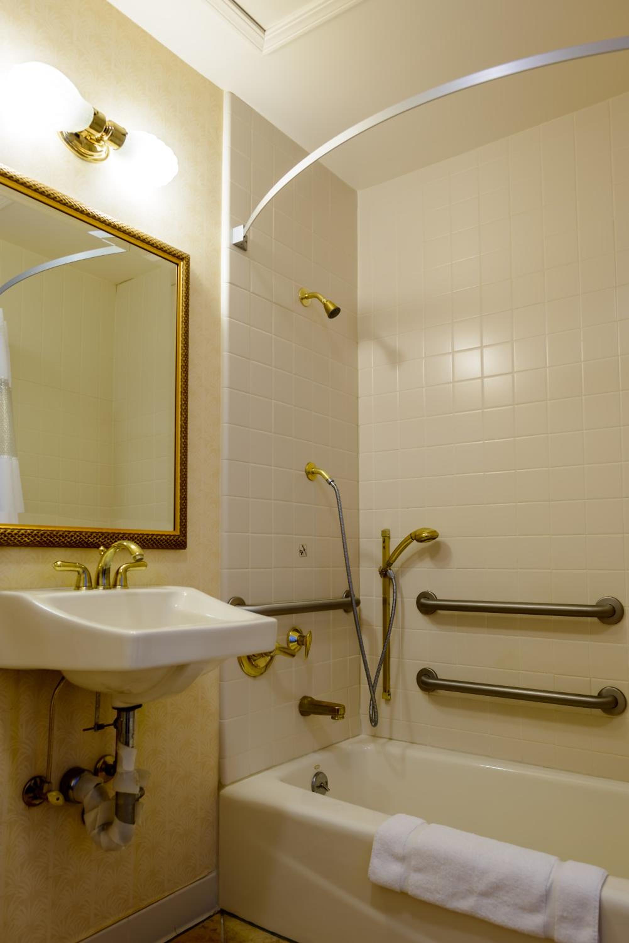 Queen Room - Photo 12