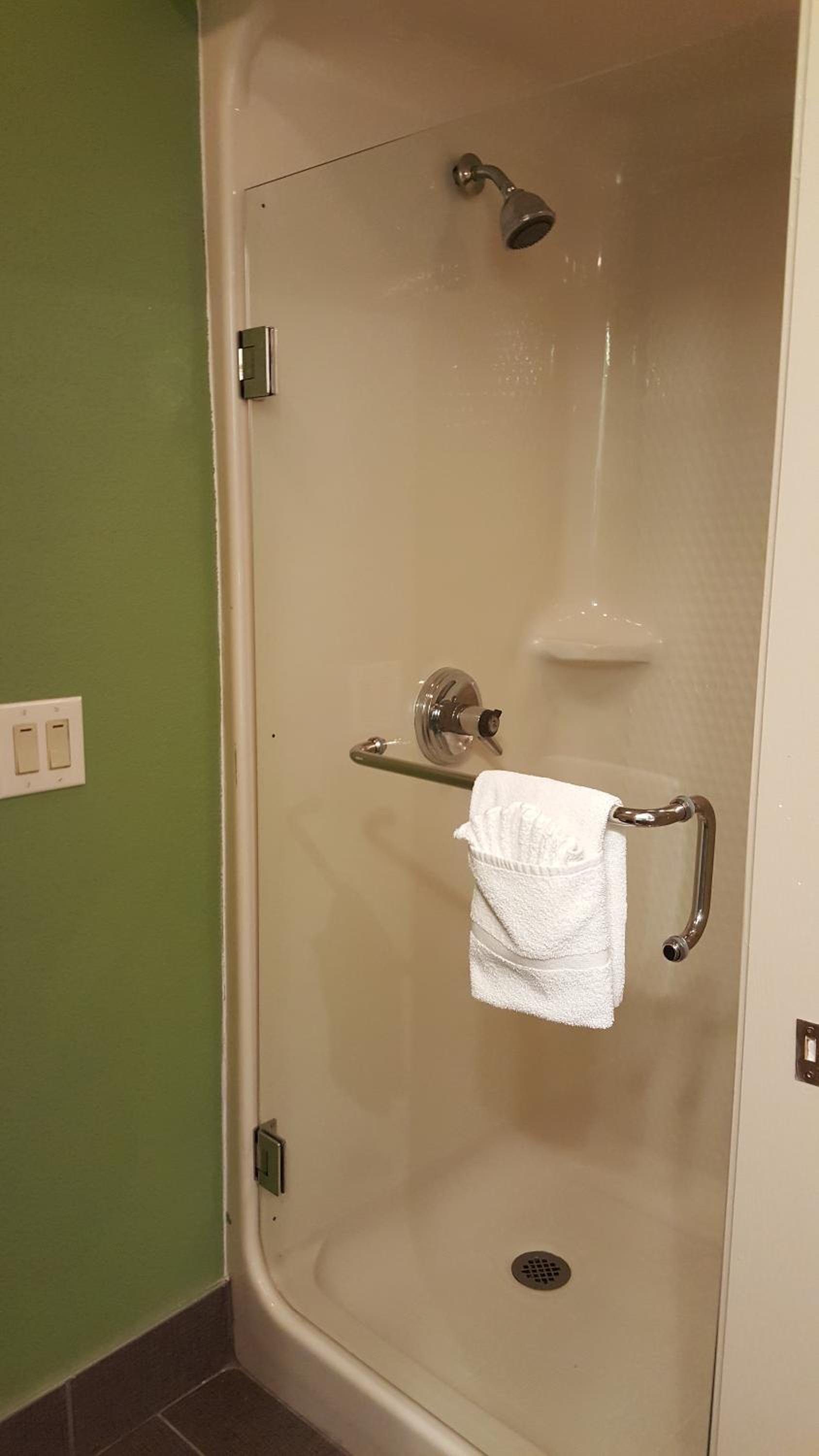 King Room - Non-Smoking - Photo 9