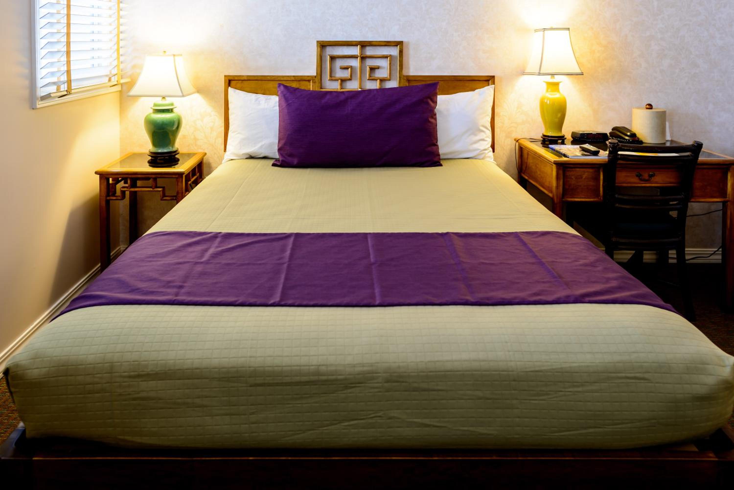 Queen Room - Photo 10