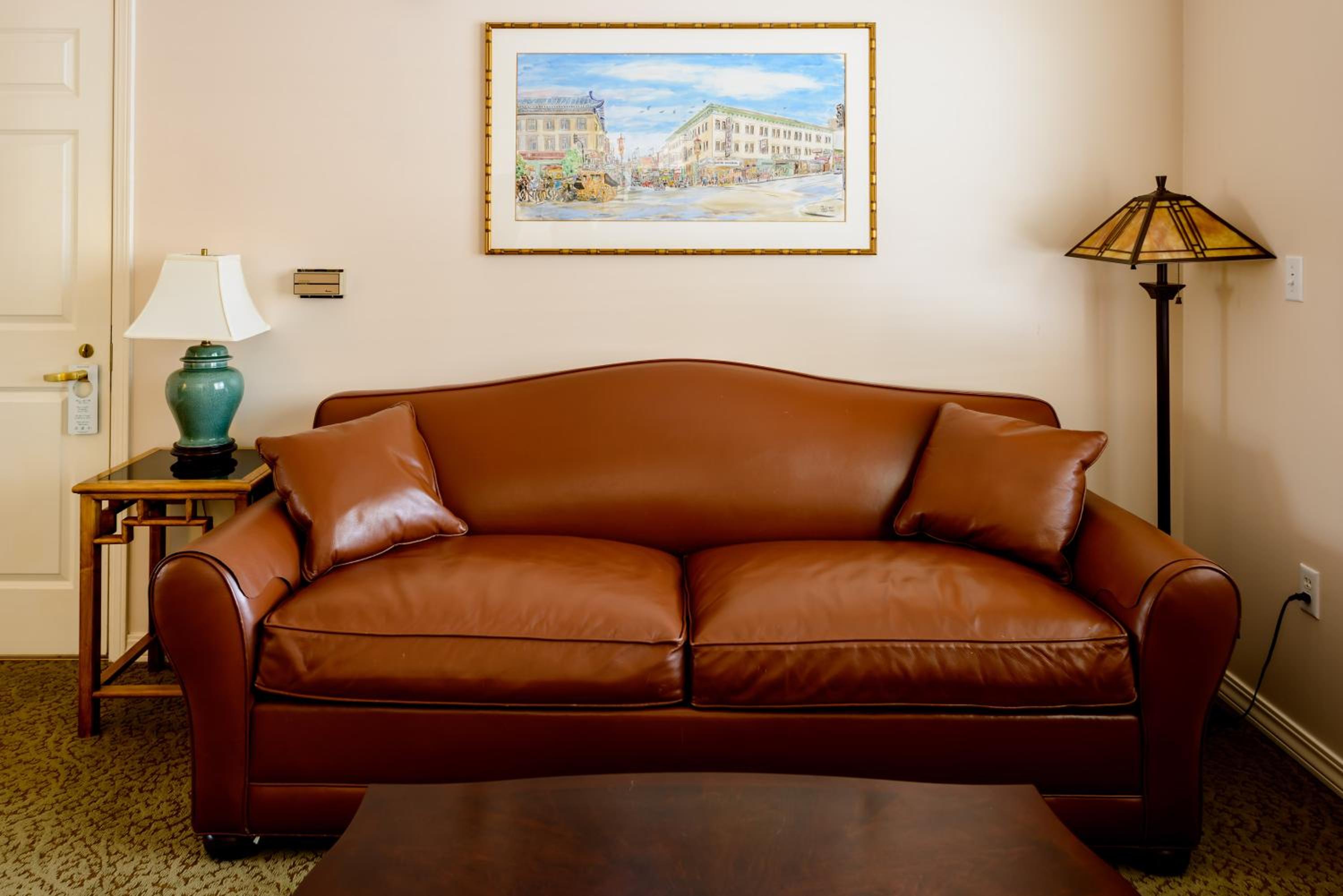 One-Bedroom Suite thumbnail 5