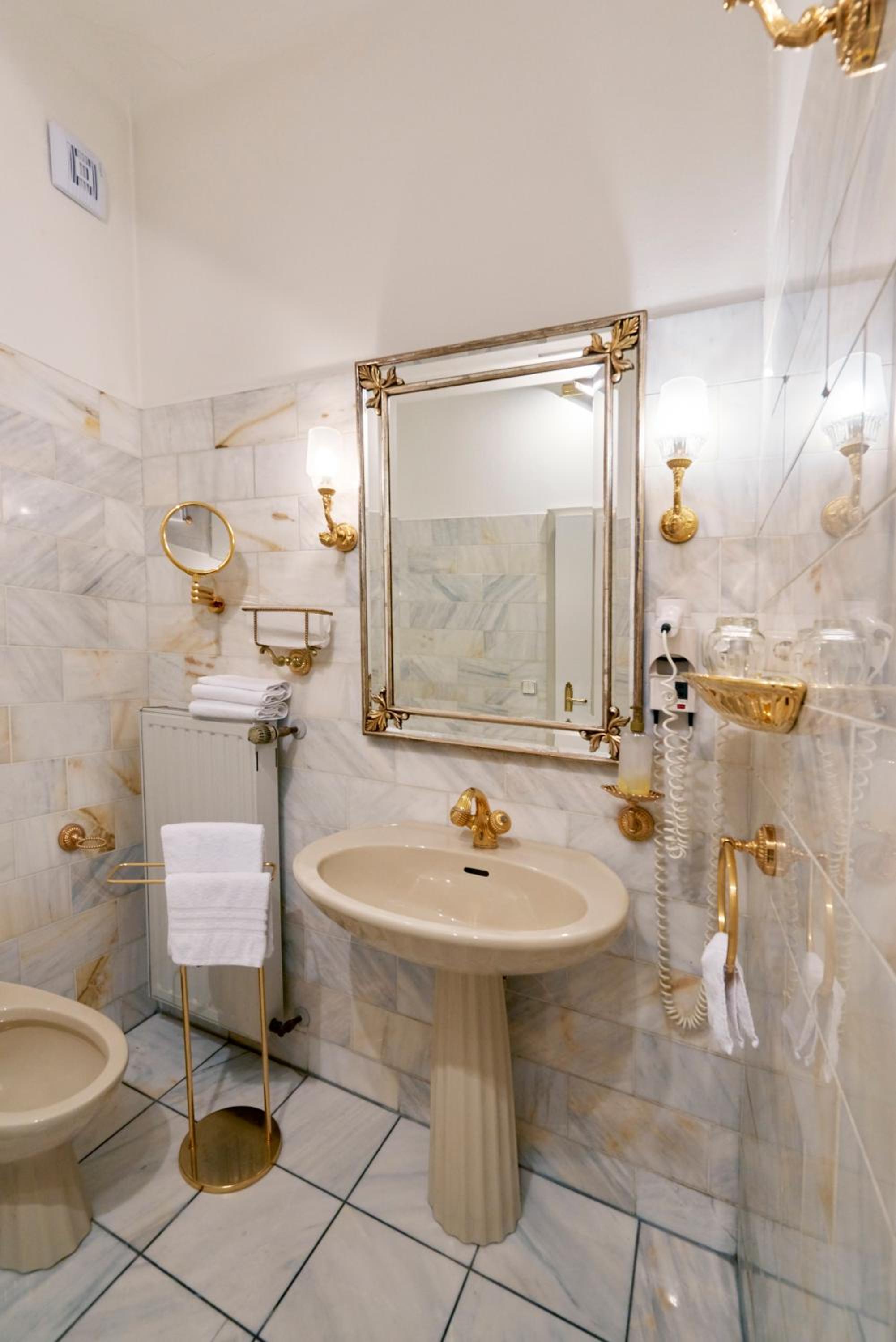 Suite - Photo 6
