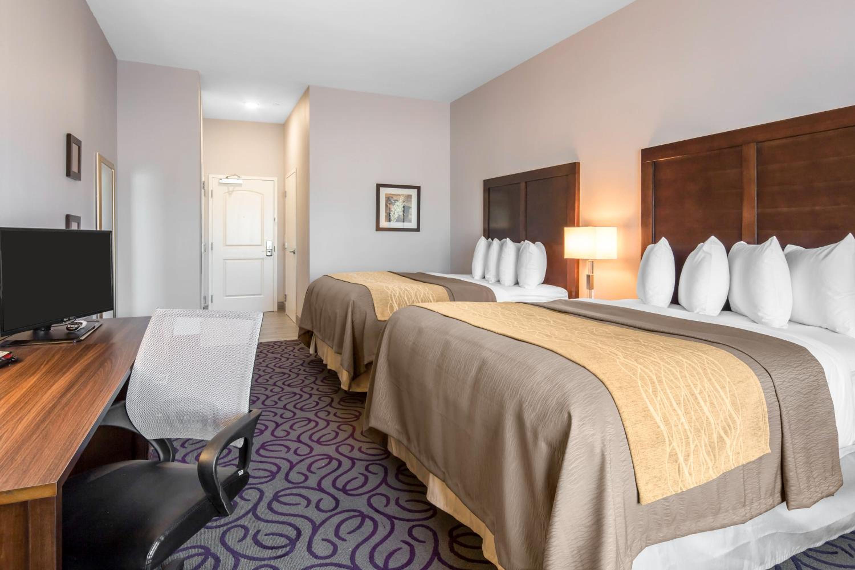 Queen Room with Two Queen Beds - Non-Smoking photo 1