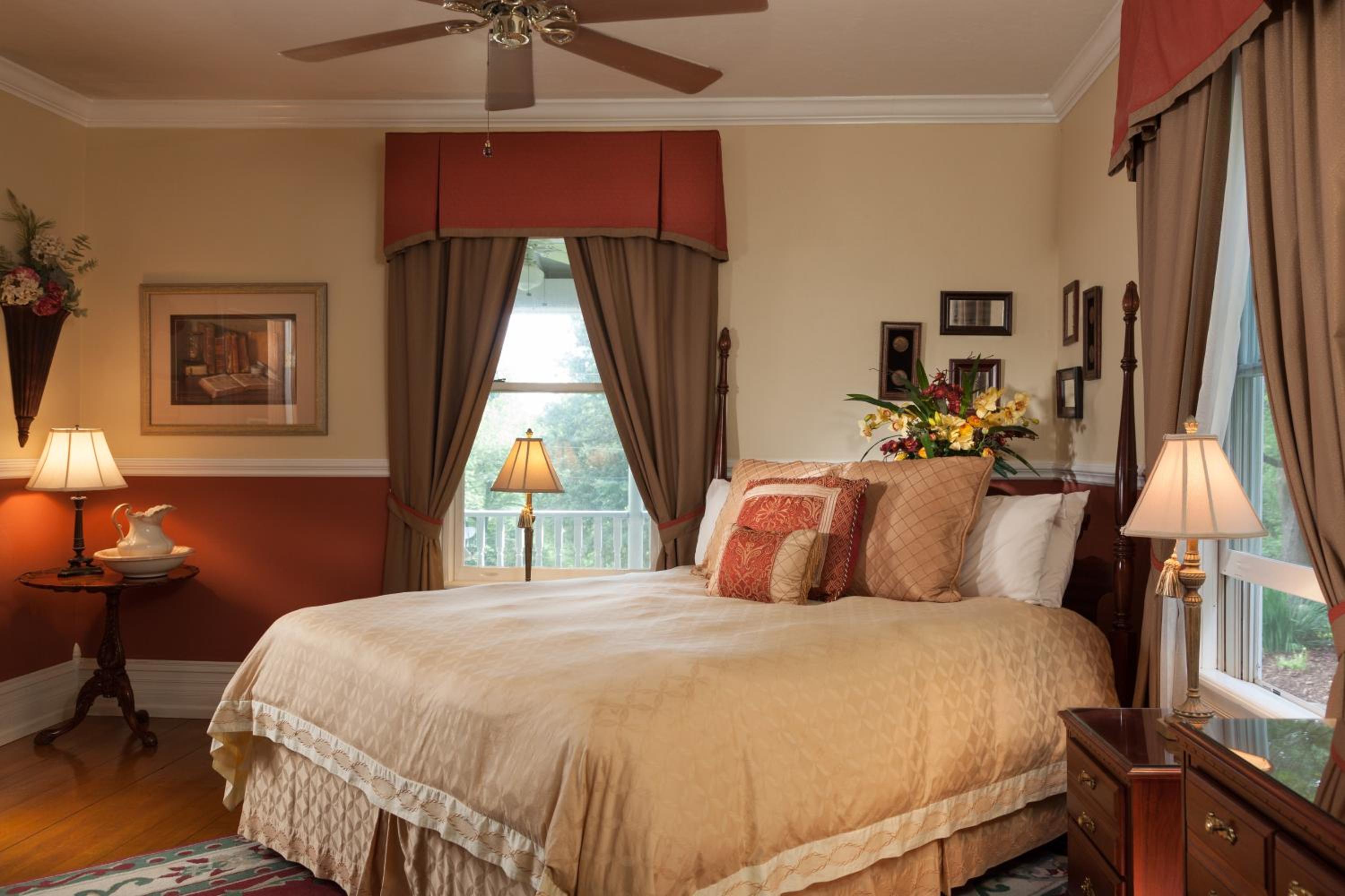 King- Grand Library Suite photo 3