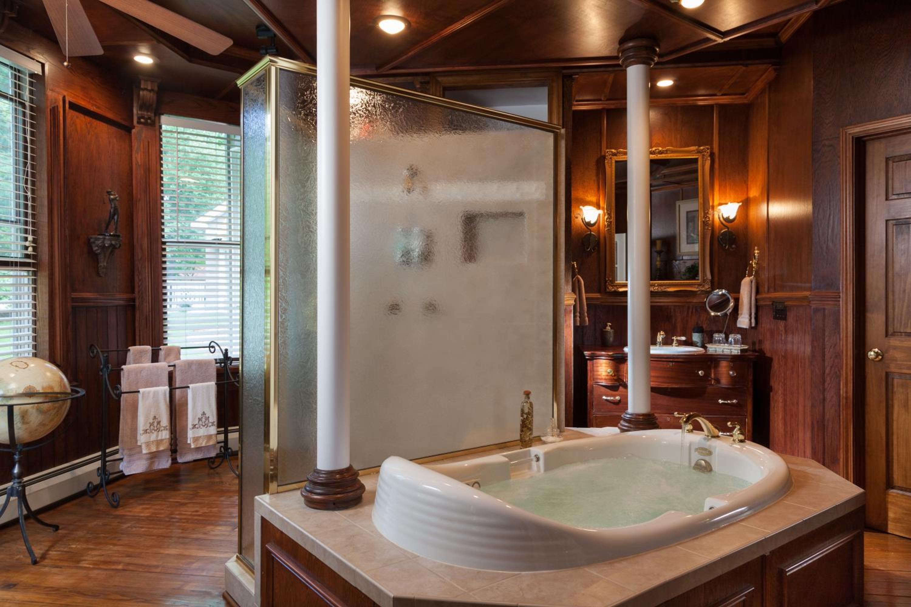 King- Grand Library Suite photo 2
