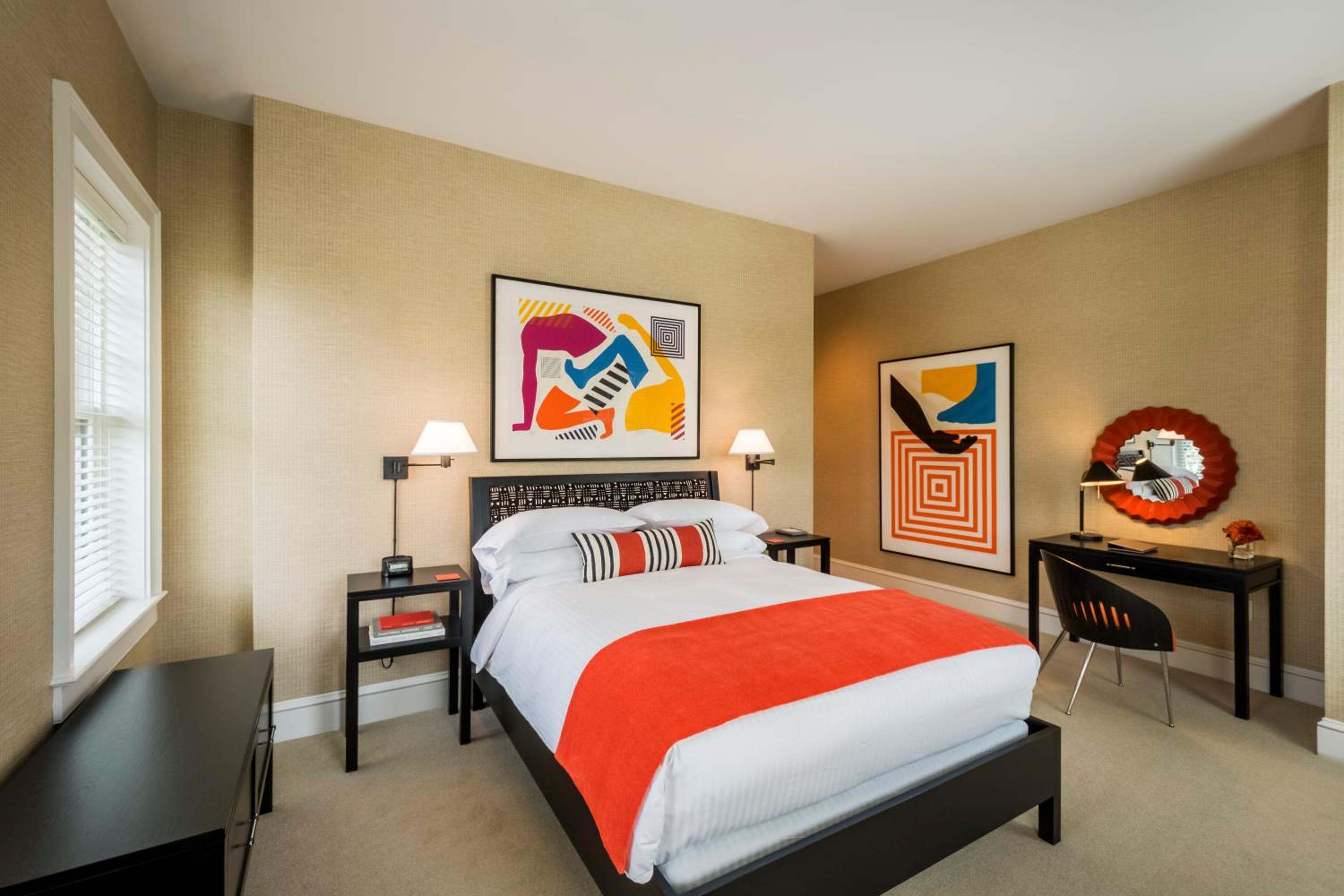Queen Room - Wallcourt Hall 