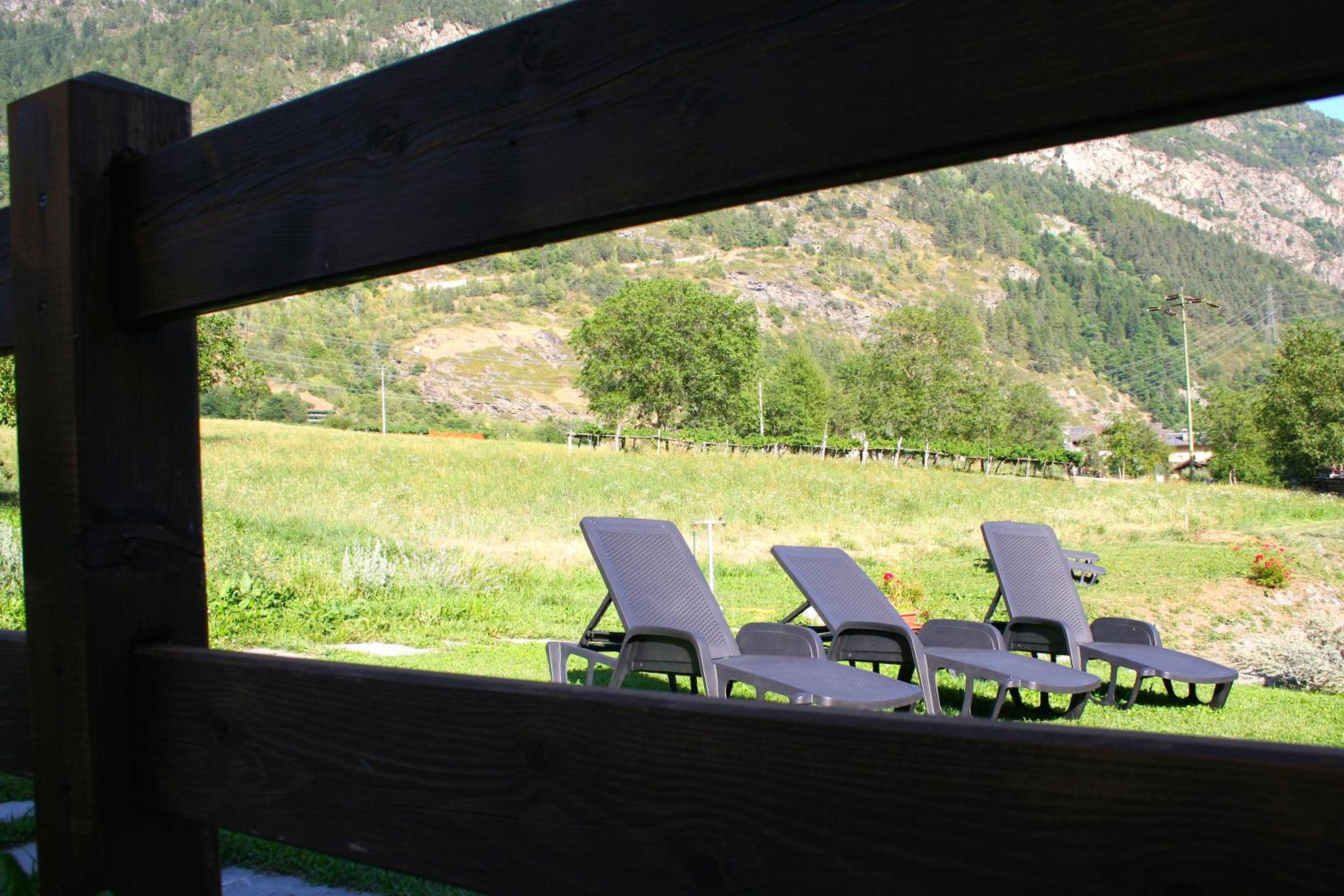 Apartment with Mountain View photo 3