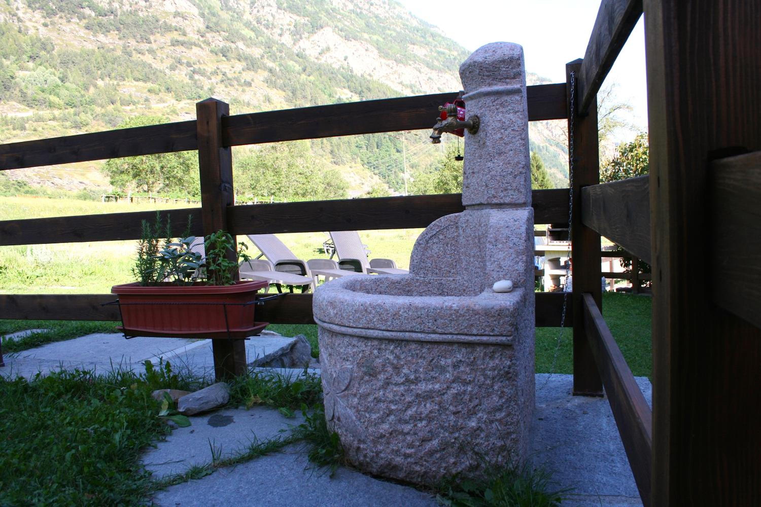 Apartment with Mountain View photo 2
